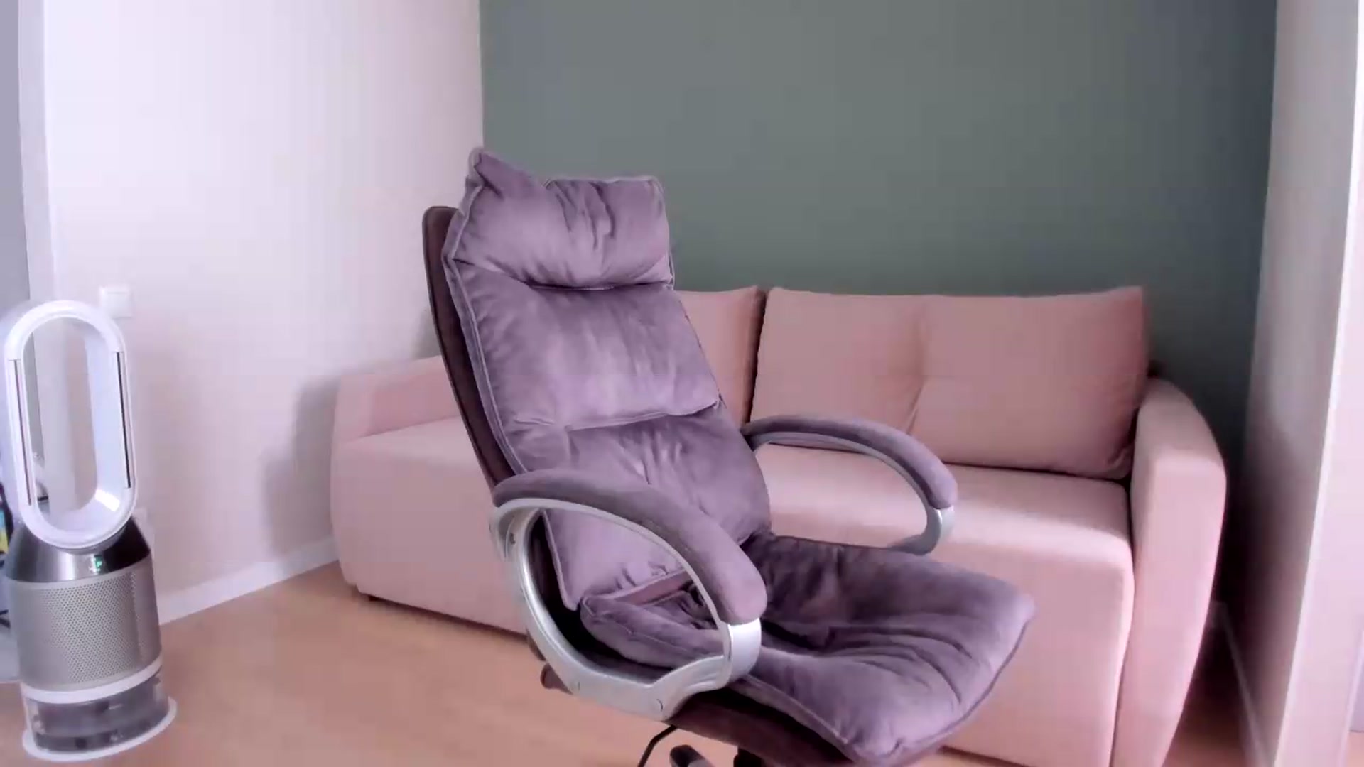 Gallery image thumbnail from Iam_Sasha's myfreecams stream on, 08/22/2026, 09:06 image 20 of 20