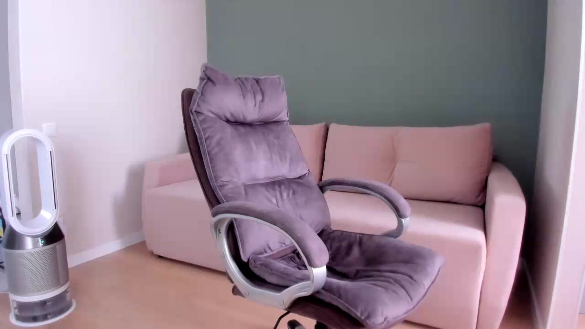 Gallery image thumbnail from Iam_Sasha's myfreecams stream on, 08/22/2026, 09:06 image 19 of 20