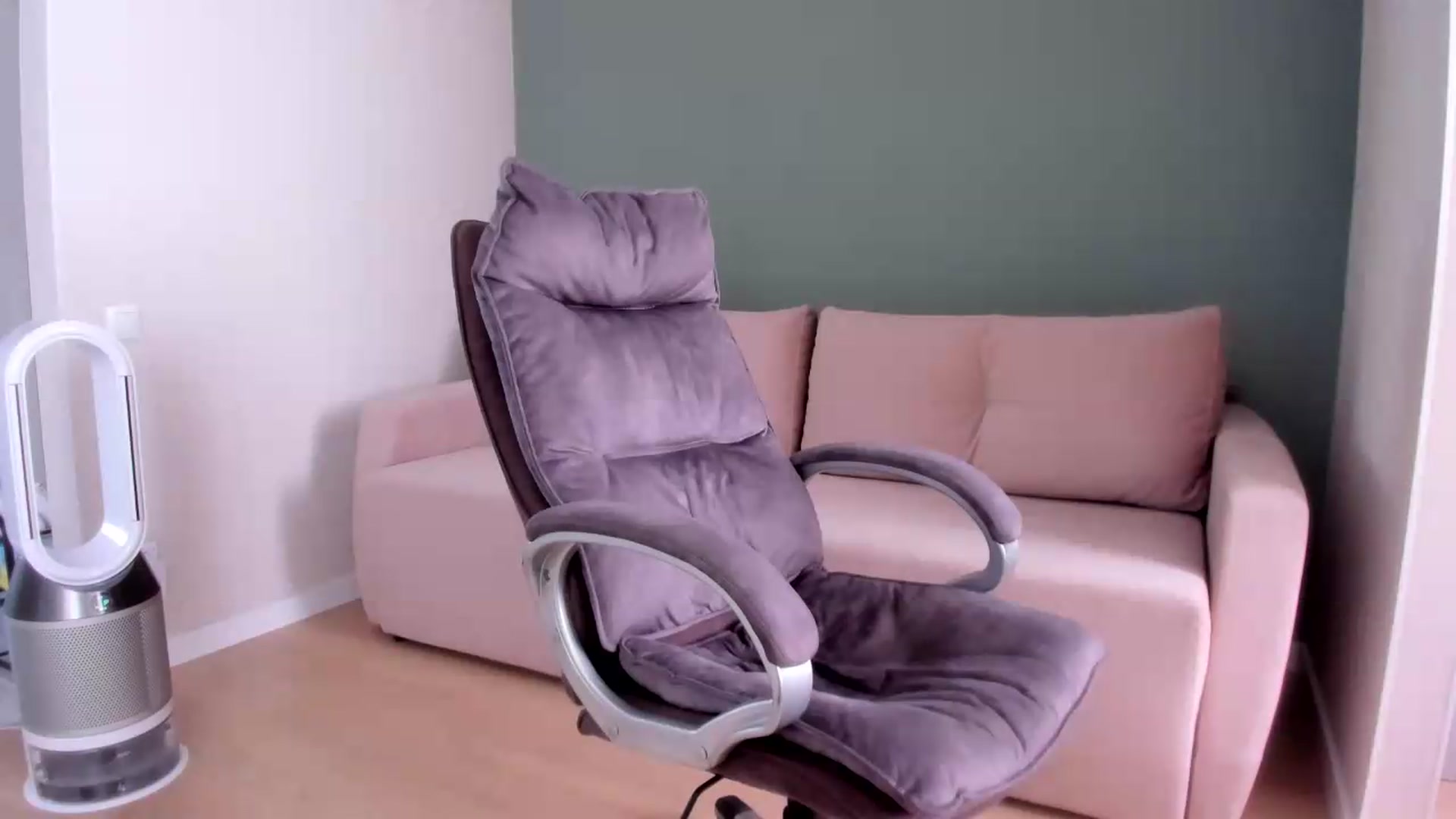 Gallery image thumbnail from Iam_Sasha's myfreecams stream on, 08/22/2026, 09:06 image 17 of 20