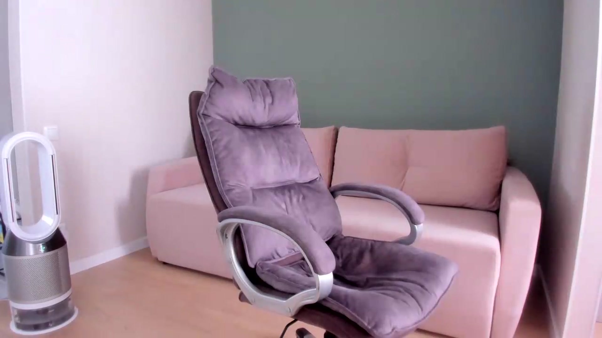 Gallery image thumbnail from Iam_Sasha's myfreecams stream on, 08/22/2026, 09:06 image 12 of 20