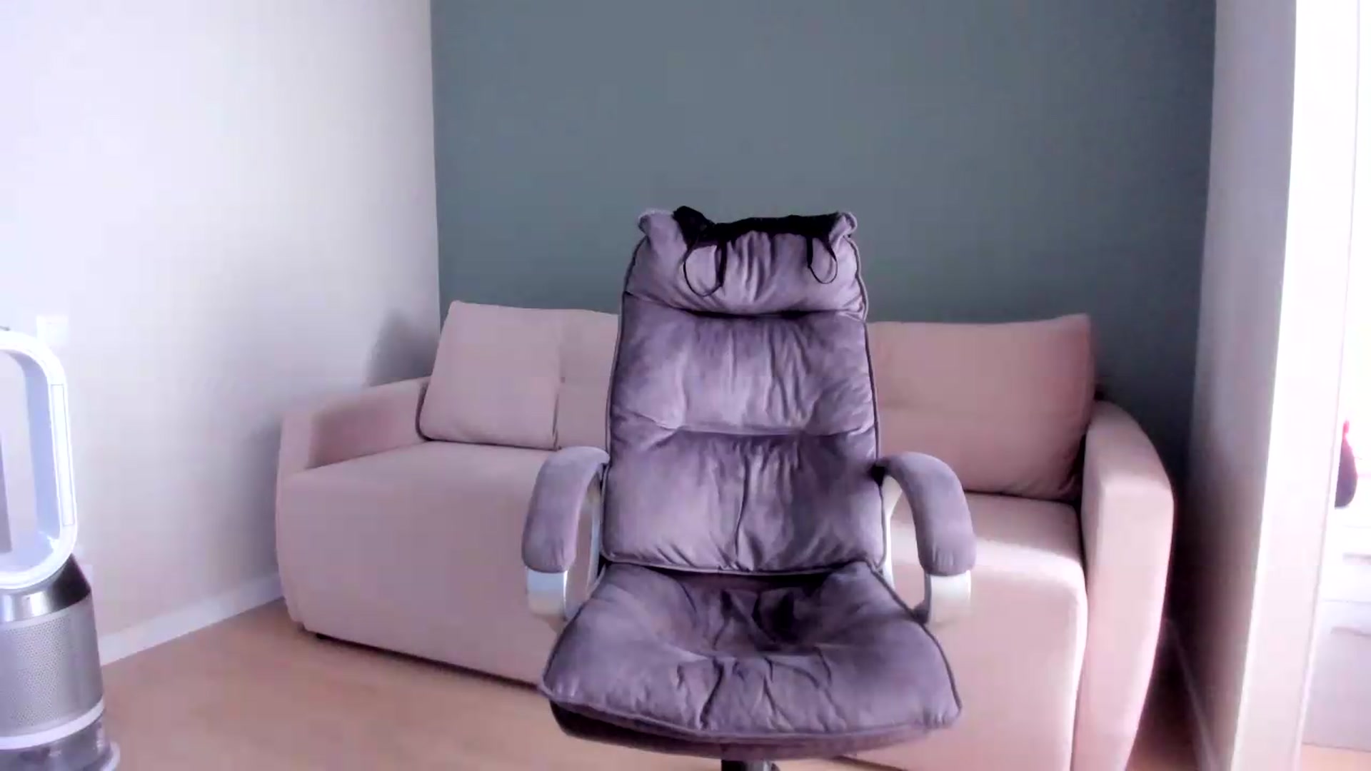 Gallery image thumbnail from Iam_Sasha's myfreecams stream on, 08/25/2026, 11:56 image 14 of 20