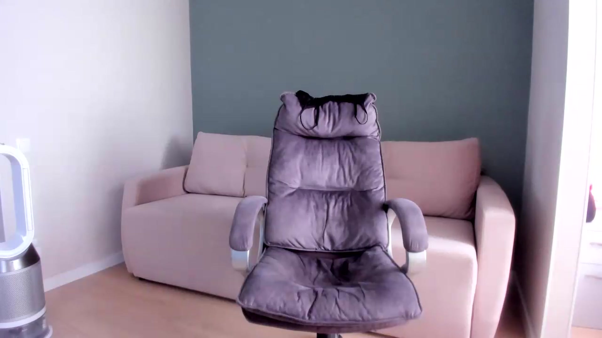 Gallery image thumbnail from Iam_Sasha's myfreecams stream on, 08/25/2026, 11:56 image 13 of 20
