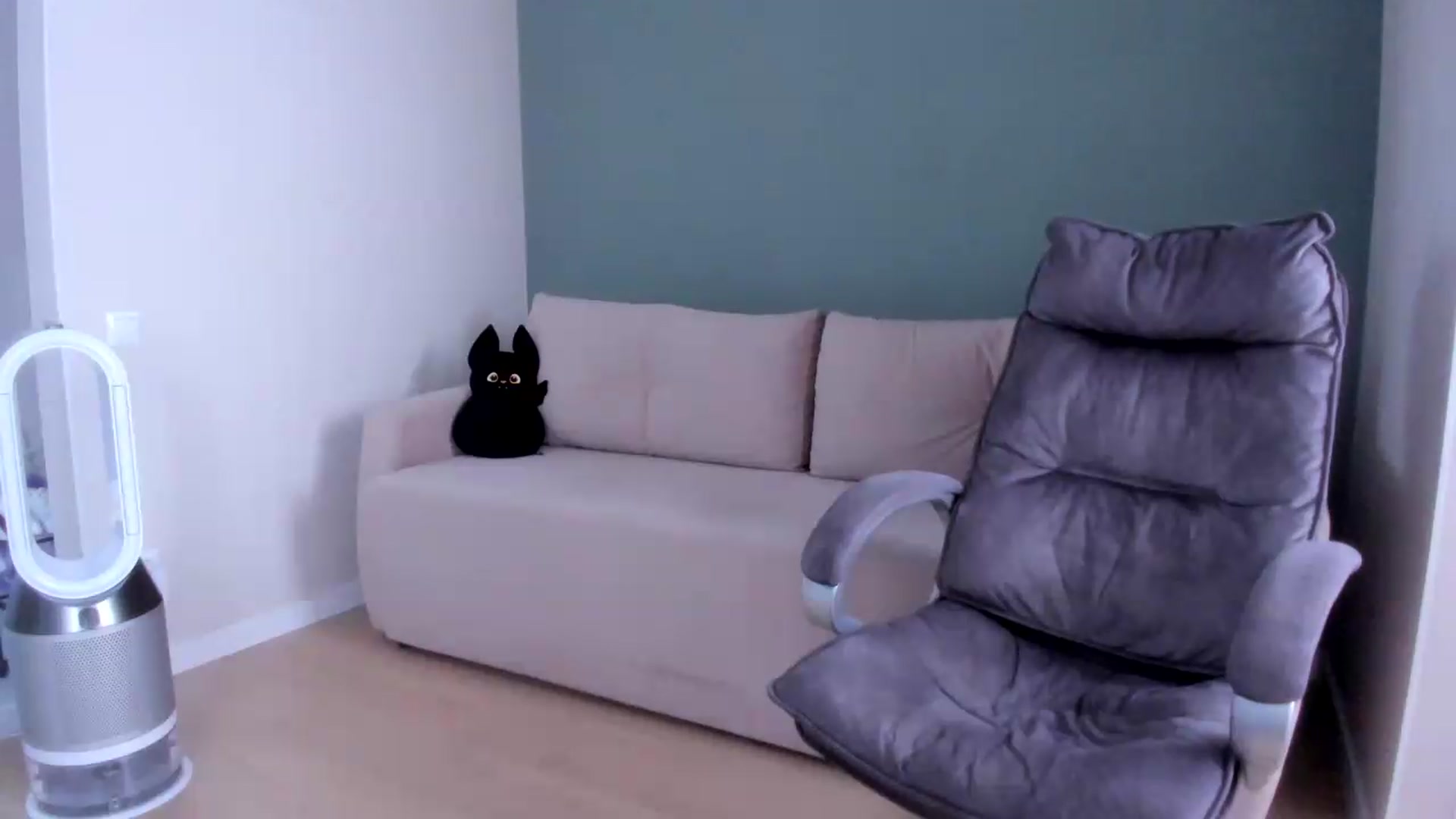 Gallery image thumbnail from Iam_Sasha's myfreecams stream on, 08/28/2026, 10:34 image 19 of 20