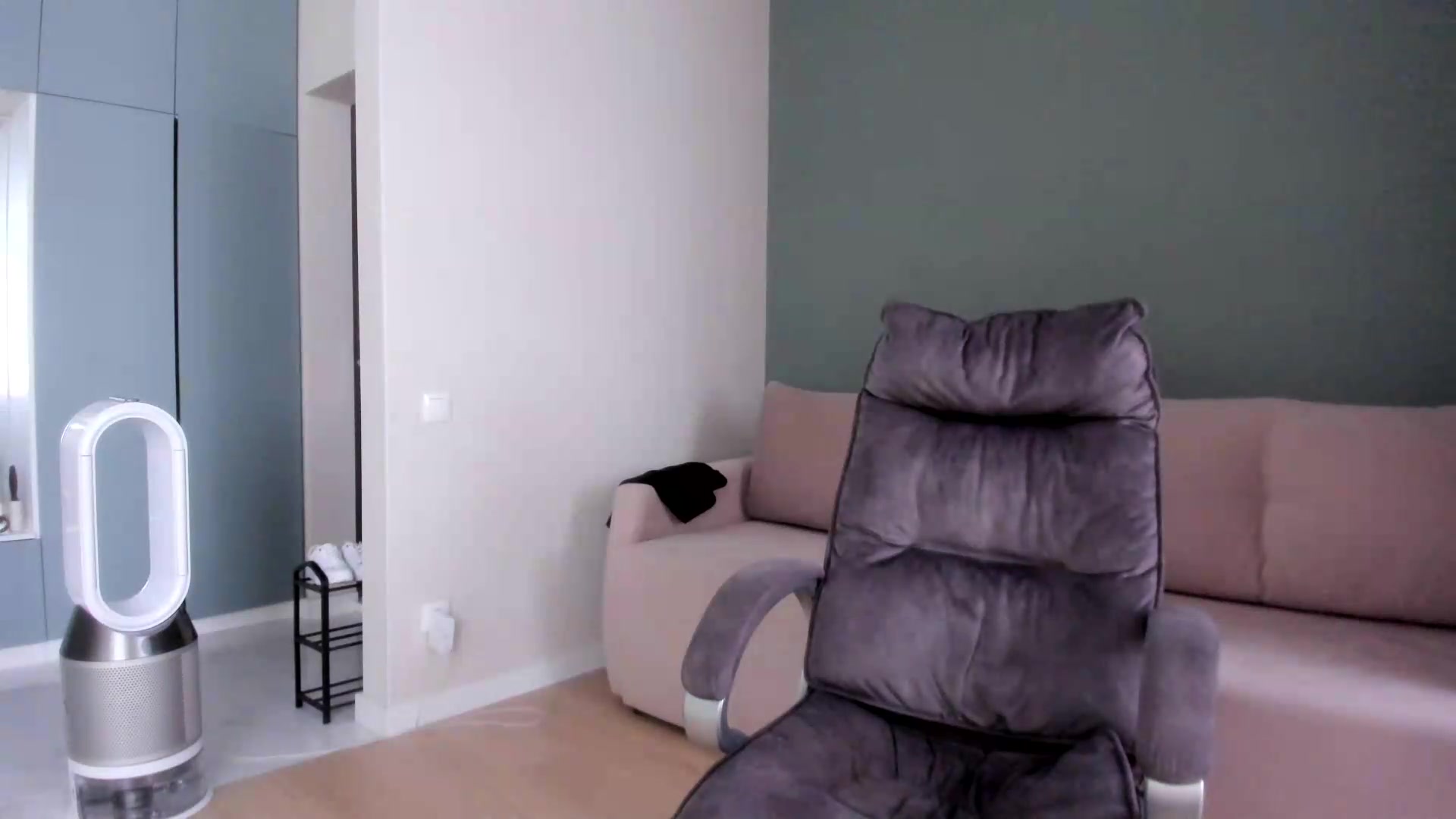 Gallery image thumbnail from Iam_Sasha's myfreecams stream on, 09/12/2026, 11:23 image 9 of 20