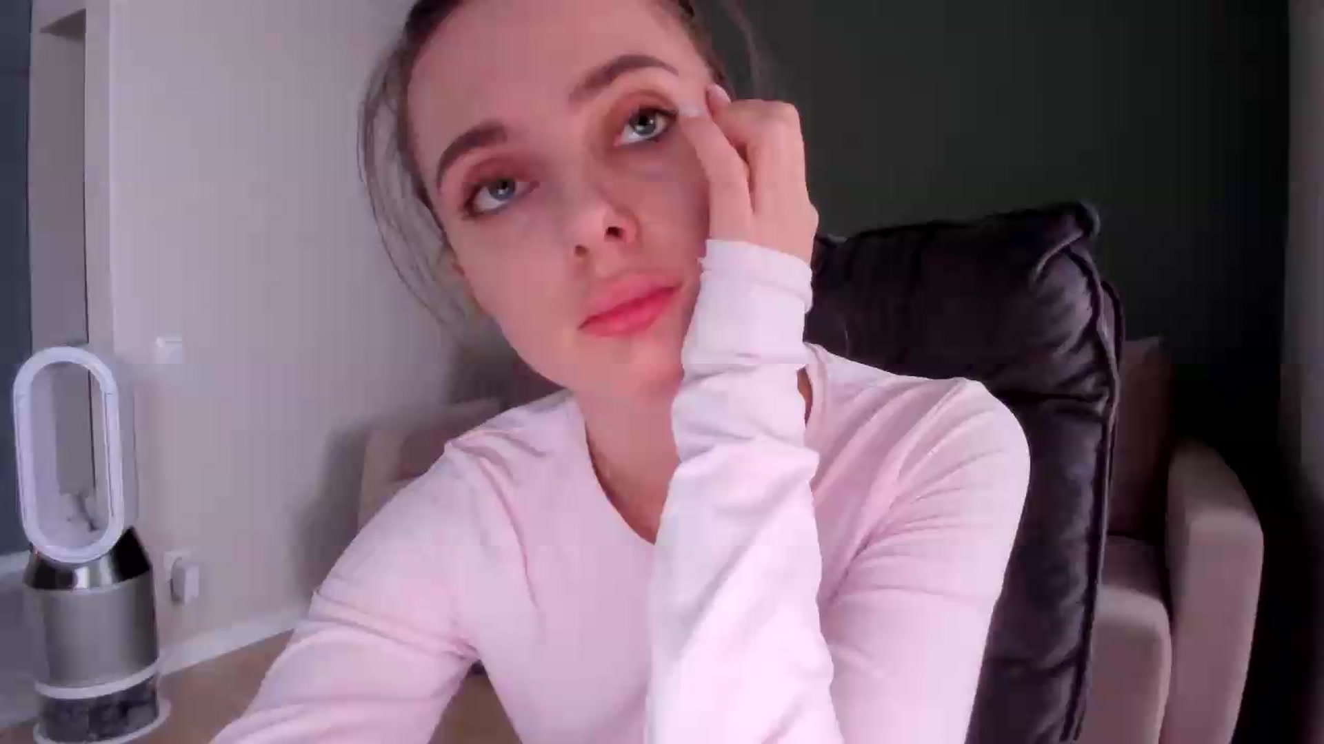 Gallery image thumbnail from Iam_Sasha's myfreecams stream on, 09/13/2026, 13:30 image 1 of 20