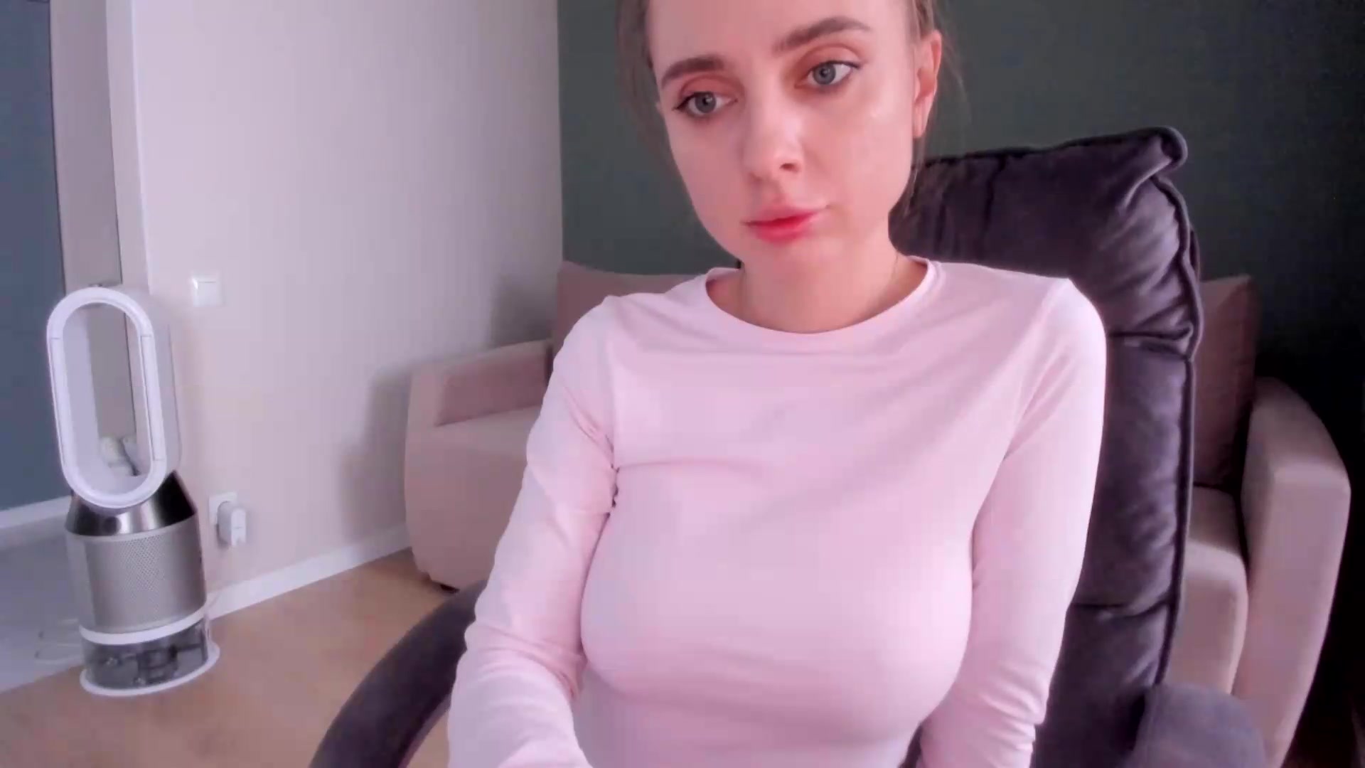 Gallery image thumbnail from Iam_Sasha's myfreecams stream on, 09/13/2026, 13:30 image 17 of 20