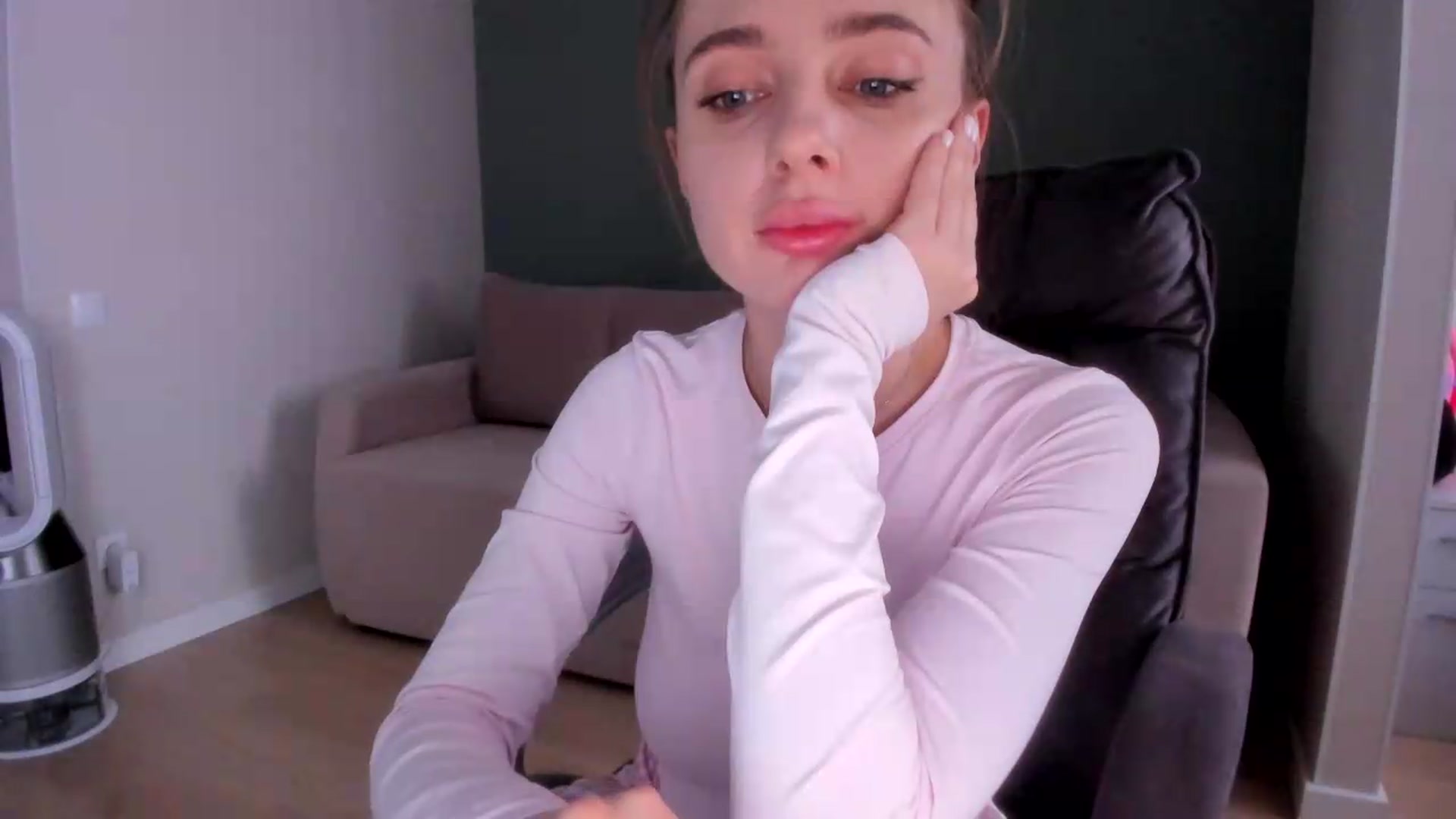 Gallery image thumbnail from Iam_Sasha's myfreecams stream on, 09/13/2026, 14:27 image 4 of 20