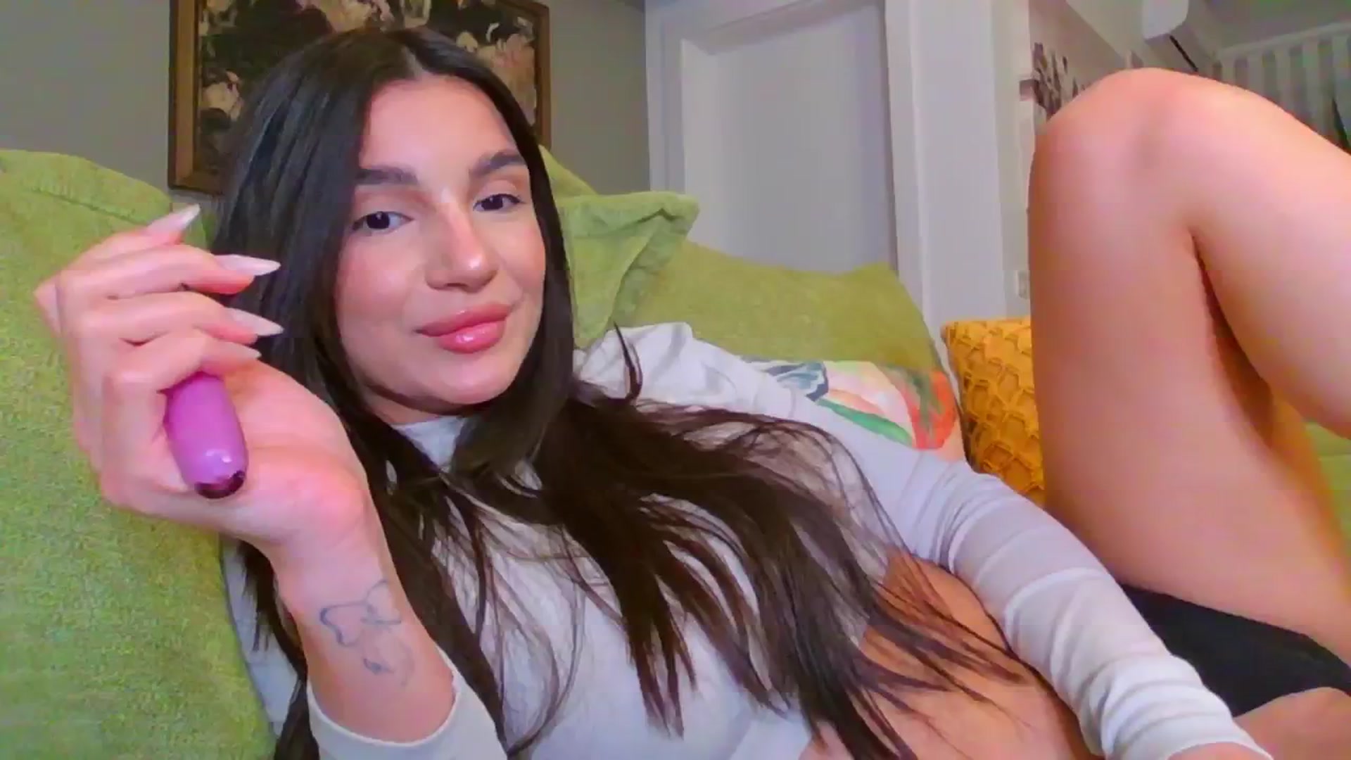 Gallery image thumbnail from Iamonline's myfreecams stream on, 03/06/2024, 17:47 image 16 of 20