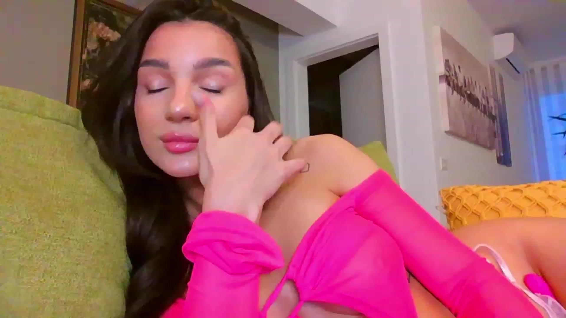 Gallery image thumbnail from Iamonline's myfreecams stream on, 03/08/2024, 16:34 image 5 of 20