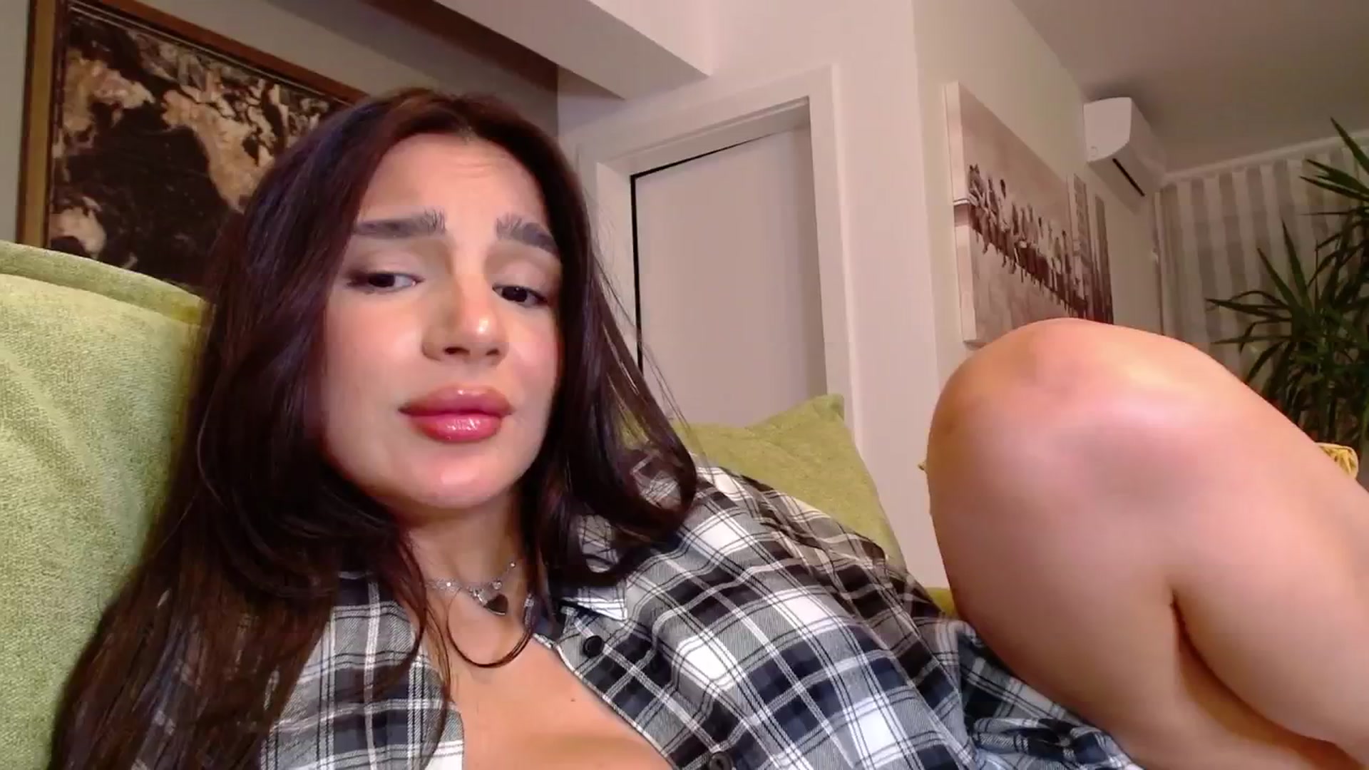 Gallery image thumbnail from Iamonline's myfreecams stream on, 03/14/2024, 18:34 image 1 of 20