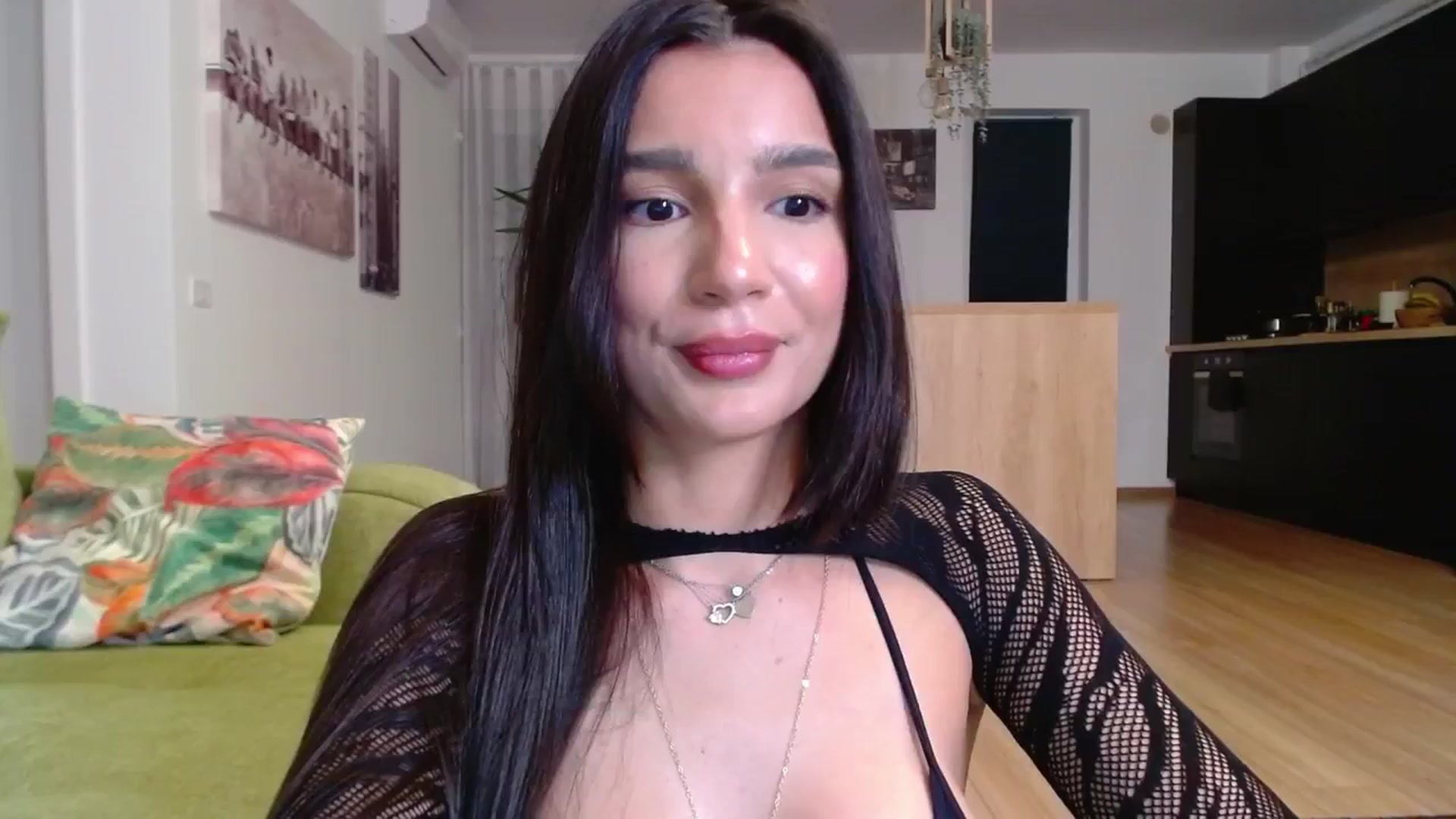 Gallery image thumbnail from Iamonline's myfreecams stream on, 03/19/2024, 18:00 image 15 of 20