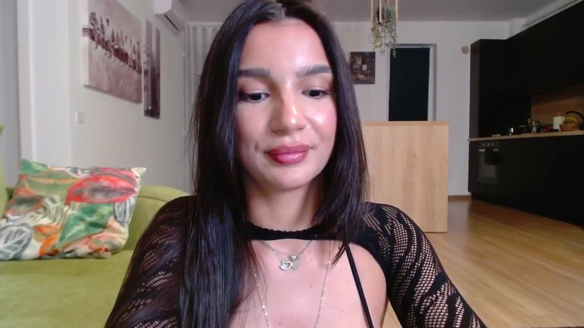 Gallery image thumbnail from Iamonline's myfreecams stream on, 03/19/2024, 18:00 image 19 of 20