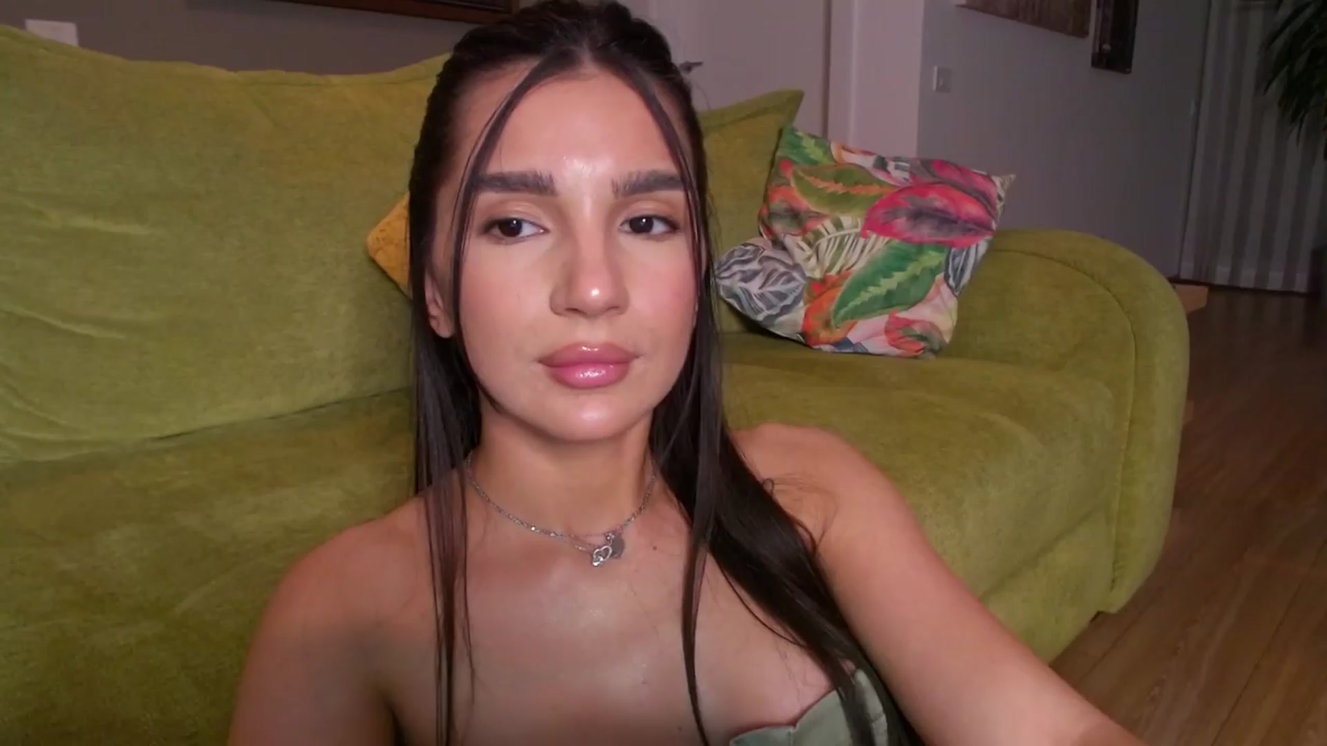 Gallery image thumbnail from Iamonline's myfreecams stream on, 03/21/2024, 17:43 image 6 of 20