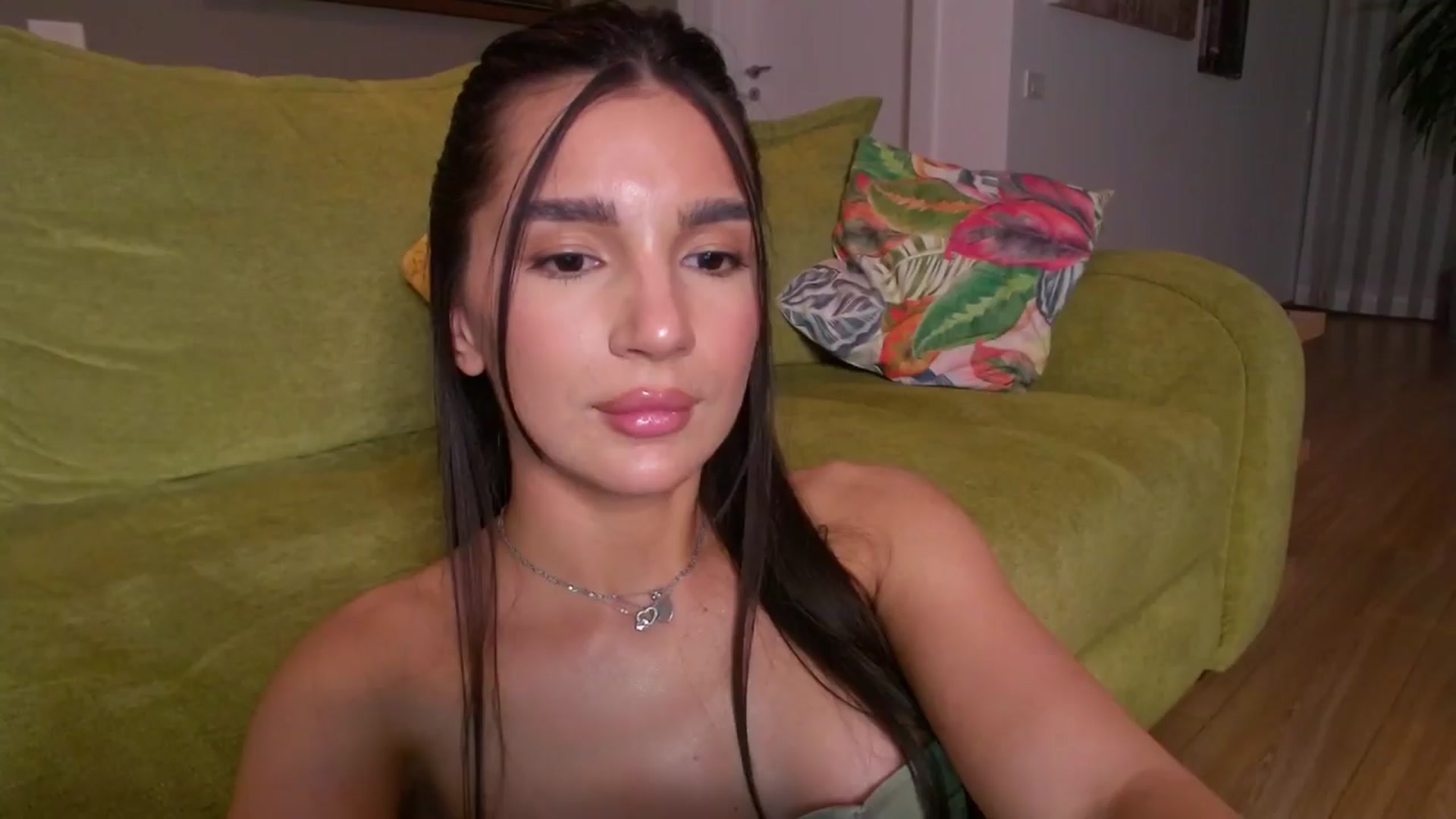 Gallery image thumbnail from Iamonline's myfreecams stream on, 03/21/2024, 17:43 image 7 of 20