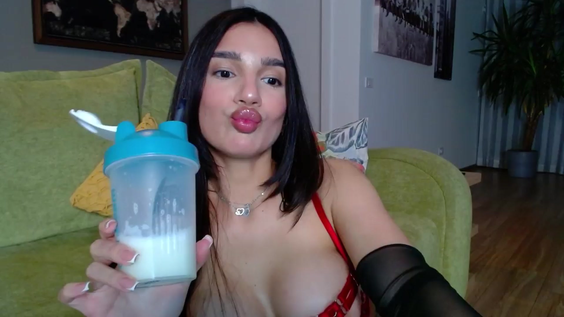 Gallery image thumbnail from Iamonline's myfreecams stream on, 03/22/2024, 18:19 image 8 of 20