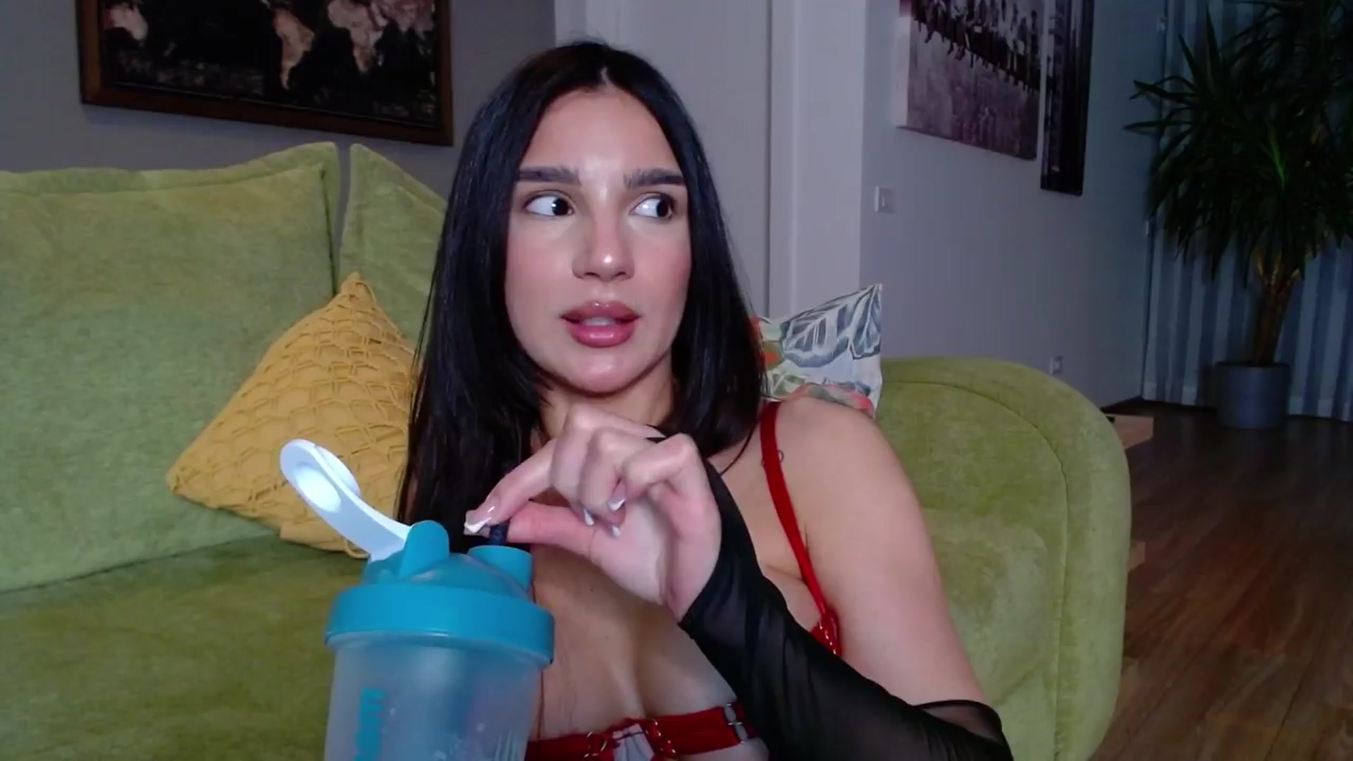 Gallery image thumbnail from Iamonline's myfreecams stream on, 03/22/2024, 18:19 image 18 of 20