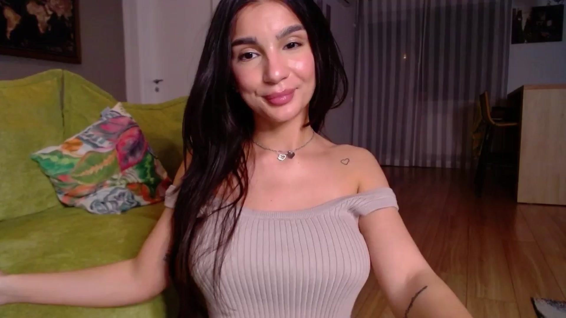 Gallery image thumbnail from Iamonline's myfreecams stream on, 03/25/2024, 18:15 image 18 of 20