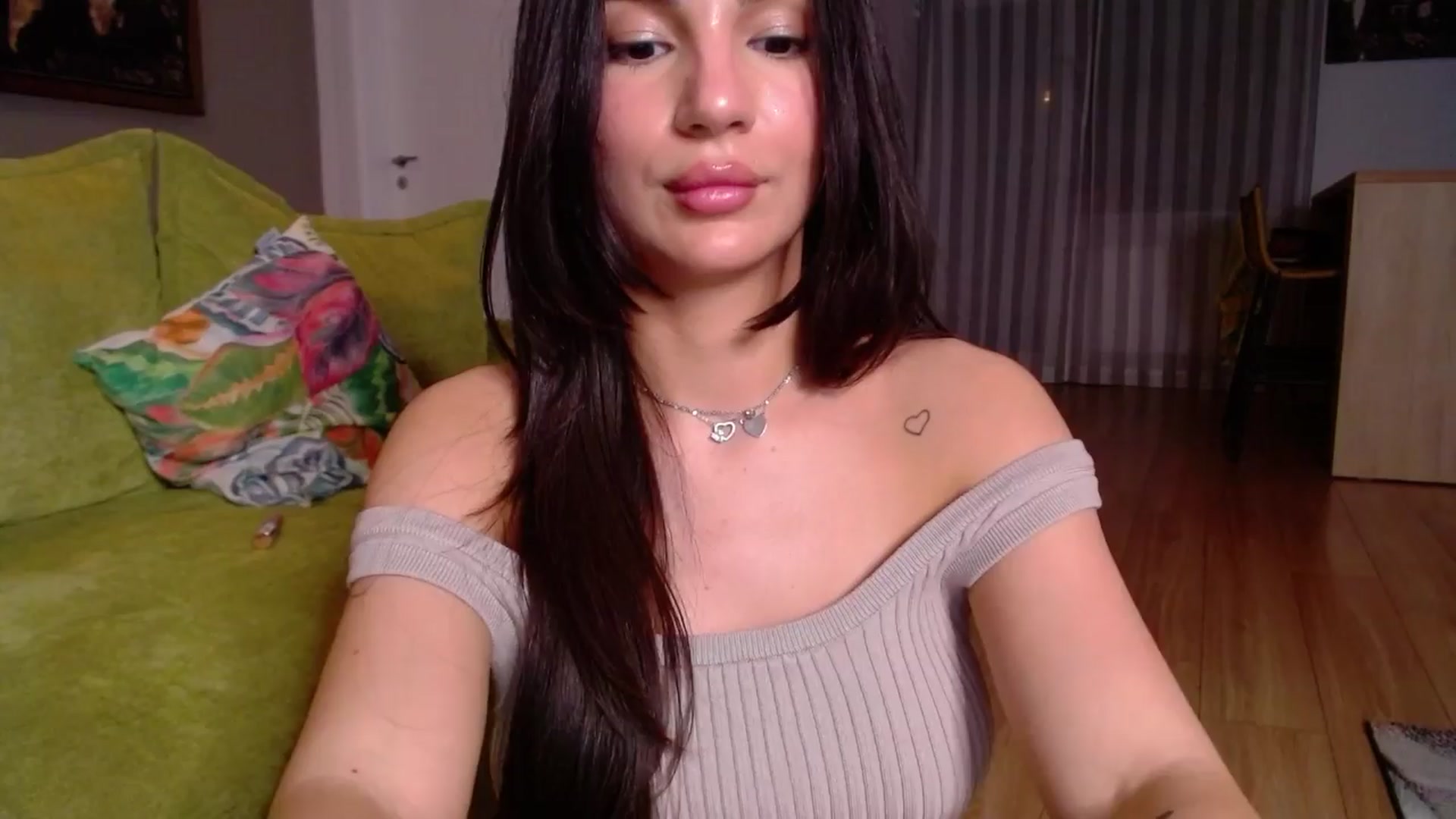 Gallery image thumbnail from Iamonline's myfreecams stream on, 03/25/2024, 18:15 image 17 of 20