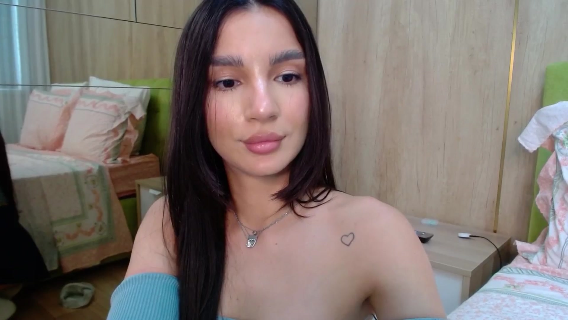 Gallery image thumbnail from Iamonline's myfreecams stream on, 04/07/2024, 13:46 image 9 of 20