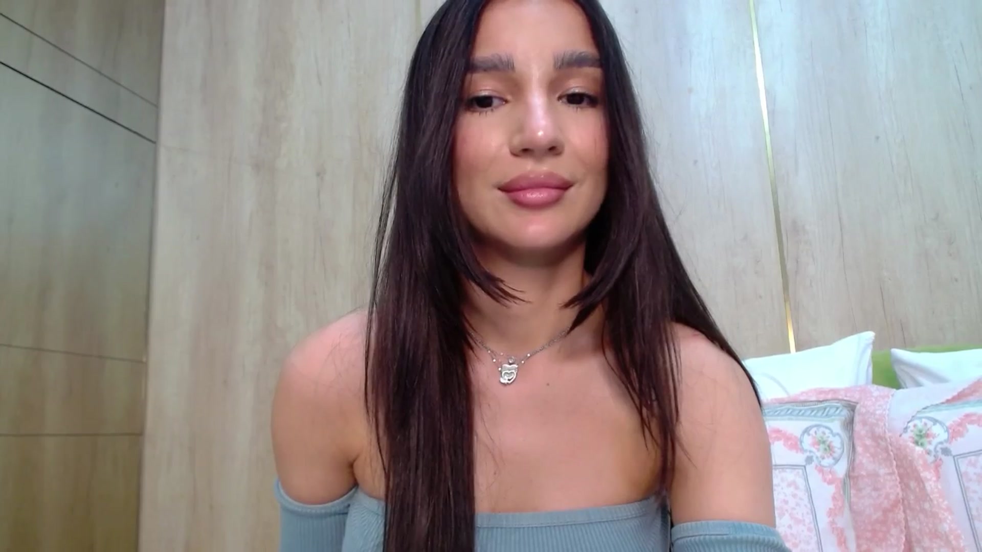 Gallery image thumbnail from Iamonline's myfreecams stream on, 04/07/2024, 13:46 image 4 of 20