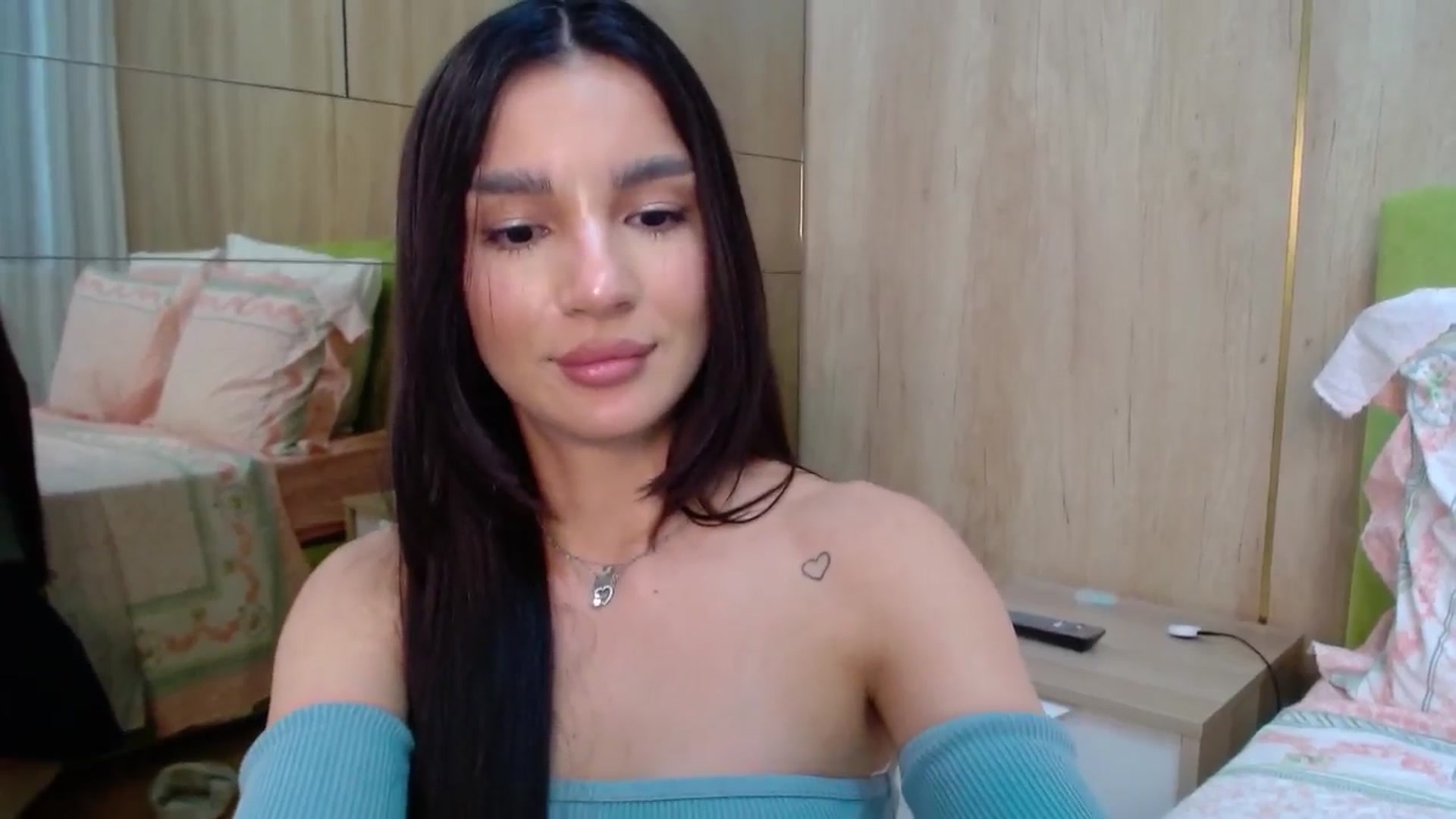 Gallery image thumbnail from Iamonline's myfreecams stream on, 04/07/2024, 13:46 image 11 of 20