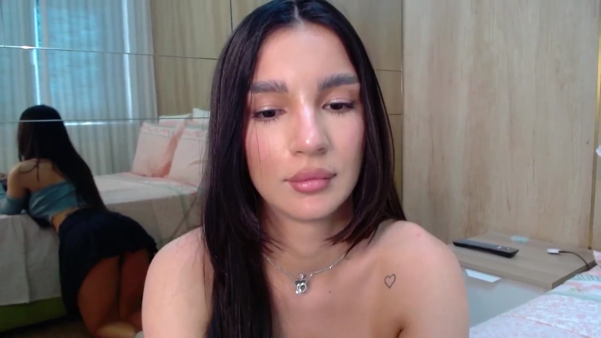 Gallery image thumbnail from Iamonline's myfreecams stream on, 04/07/2024, 13:46 image 8 of 20