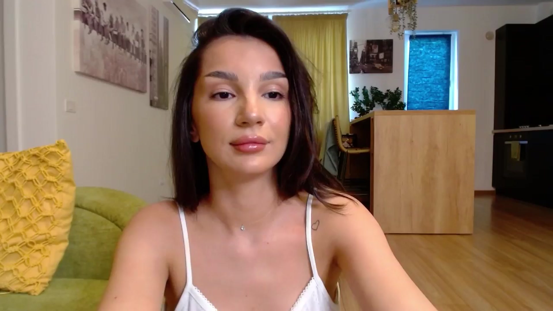 Gallery image thumbnail from Iamonline's myfreecams stream on, 04/11/2024, 10:49 image 15 of 20