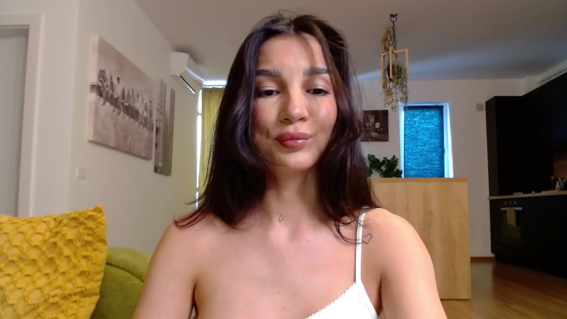 Gallery image thumbnail from Iamonline's myfreecams stream on, 04/11/2024, 10:49 image 5 of 20