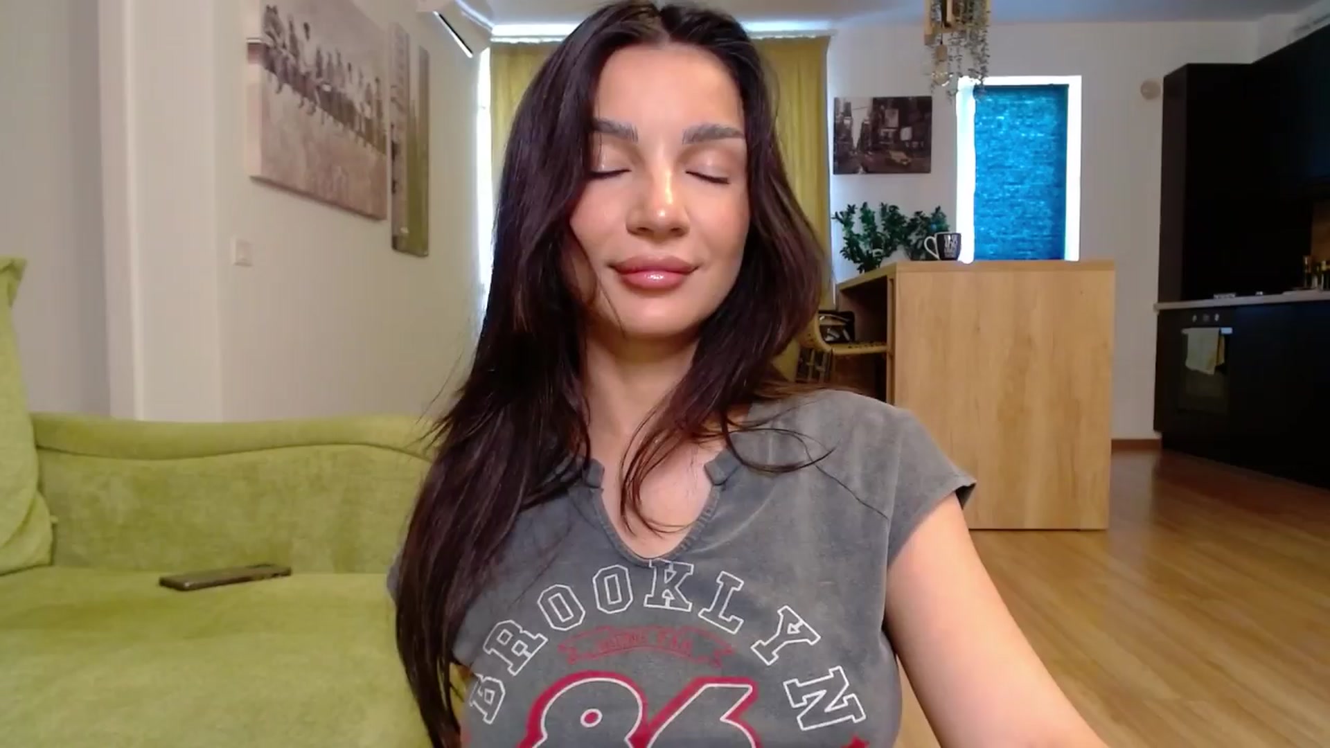 Gallery image thumbnail from Iamonline's myfreecams stream on, 04/12/2024, 10:36 image 6 of 20