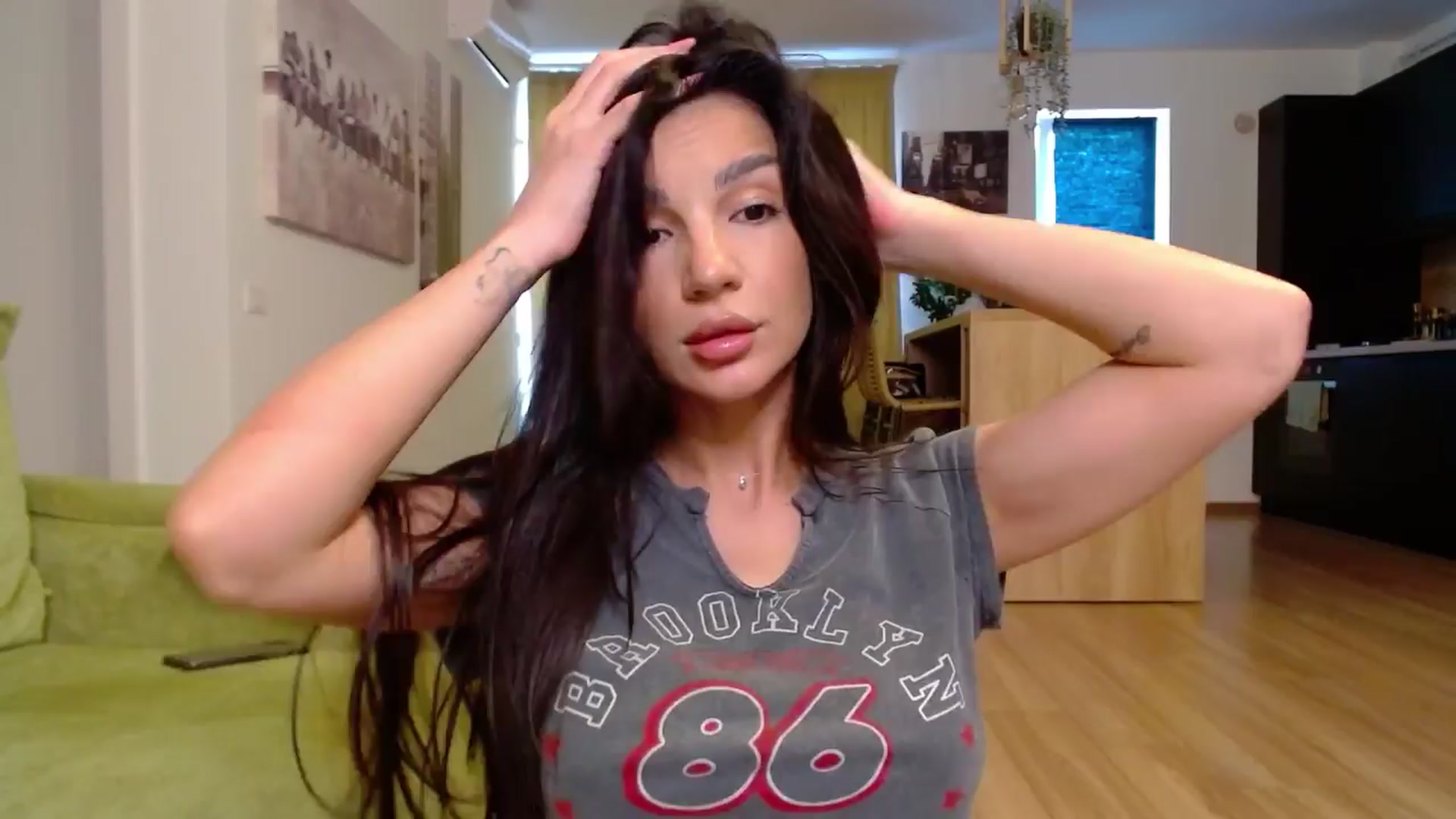 Gallery image thumbnail from Iamonline's myfreecams stream on, 04/12/2024, 10:36 image 4 of 20