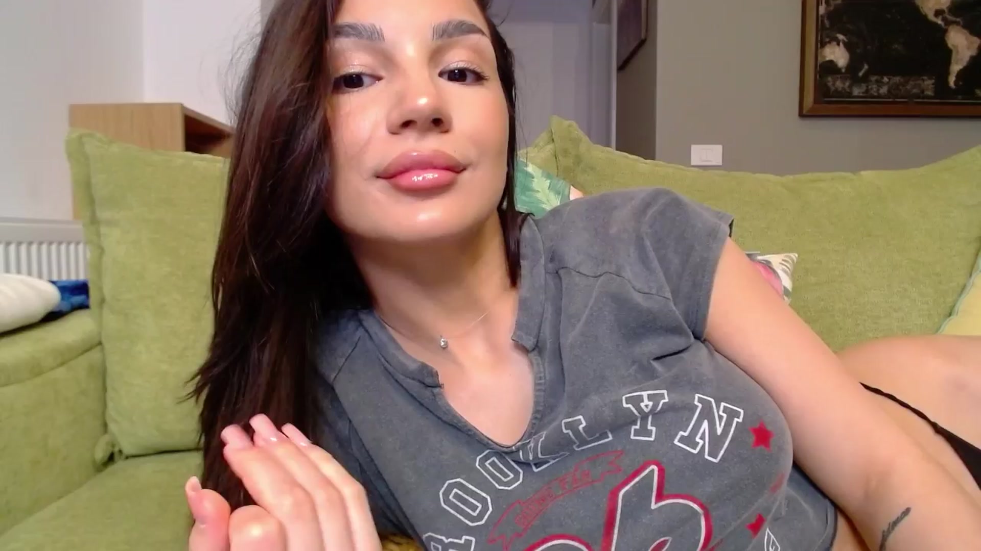 Gallery image thumbnail from Iamonline's myfreecams stream on, 04/12/2024, 10:36 image 20 of 20