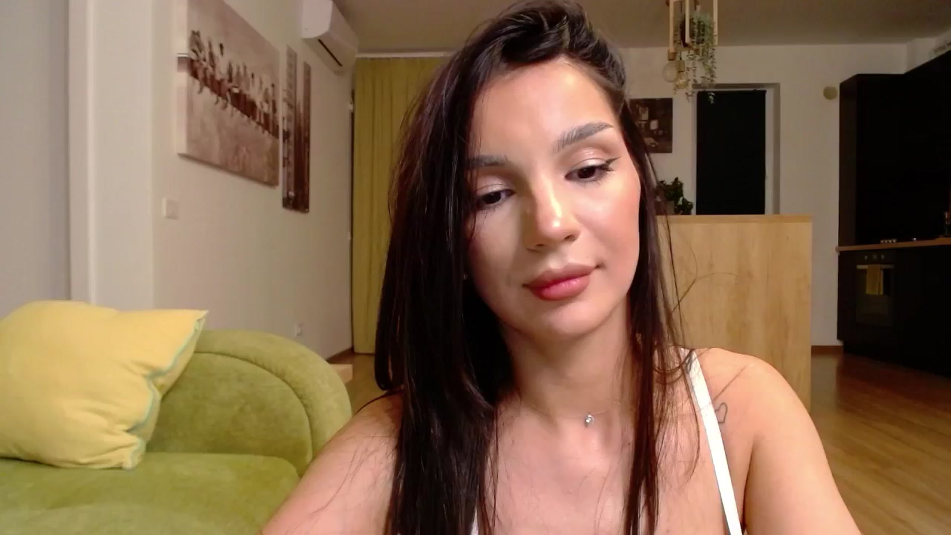 Gallery image thumbnail from Iamonline's myfreecams stream on, 04/29/2024, 18:23 image 19 of 20