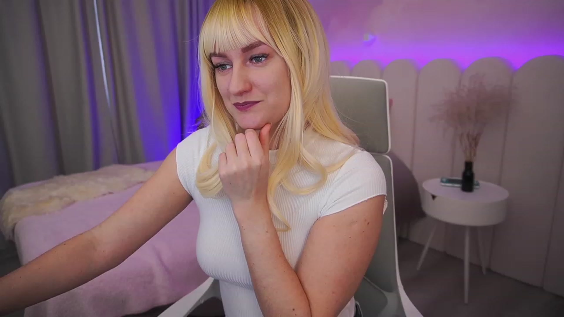 Gallery image thumbnail from Ice_Kitty_'s myfreecams stream on, 01/24/2024, 05:45 image 10 of 20