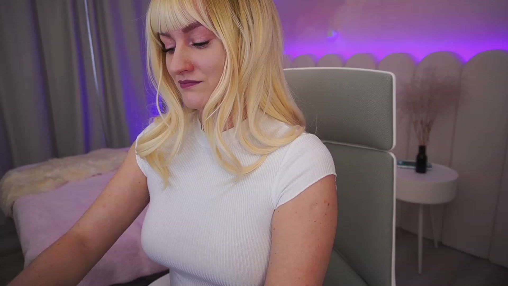 Gallery image thumbnail from Ice_Kitty_'s myfreecams stream on, 01/24/2024, 05:45 image 8 of 20