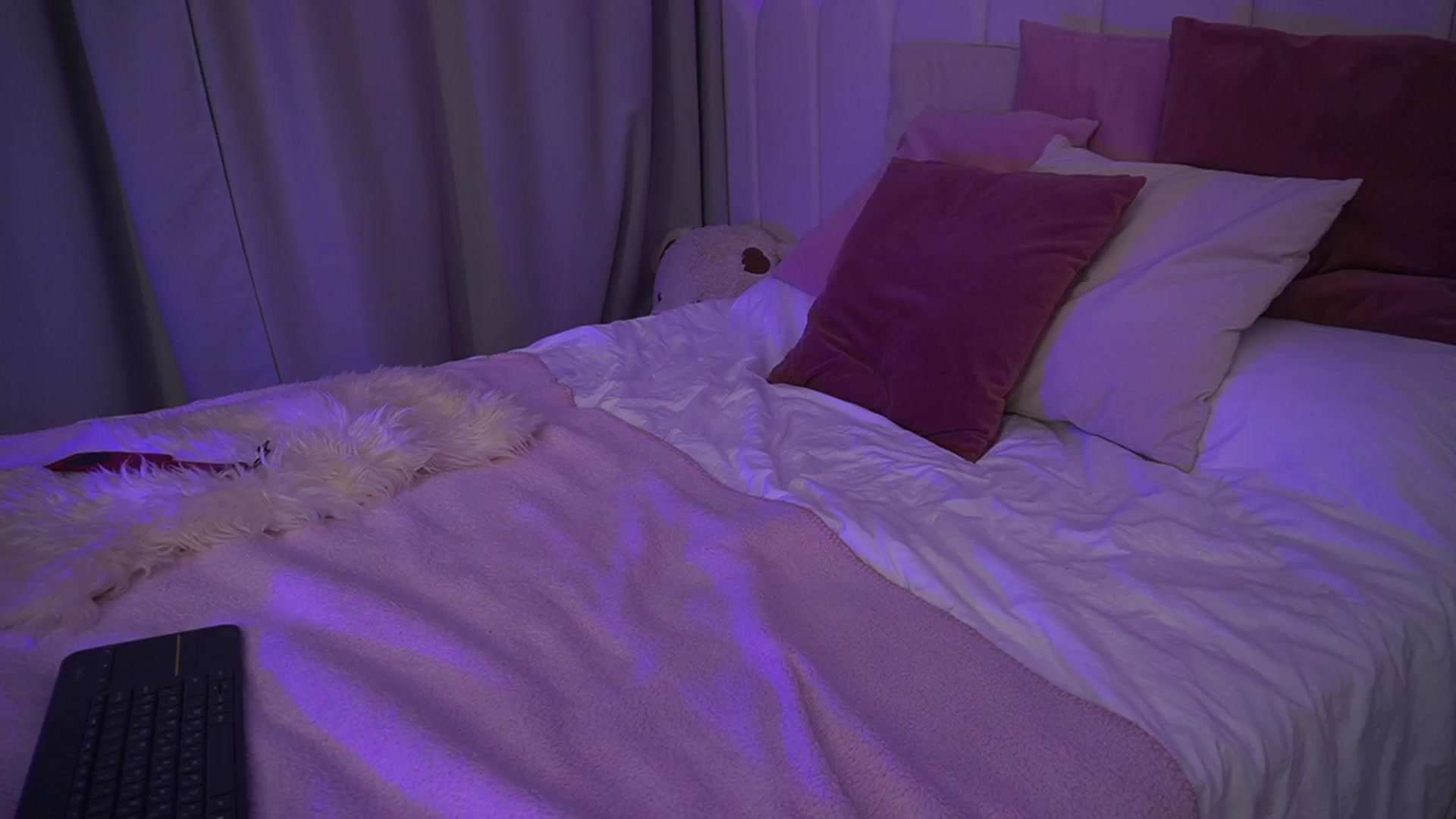 Gallery image thumbnail from Ice_Kitty_'s myfreecams stream on, 03/17/2024, 06:26 image 1 of 20