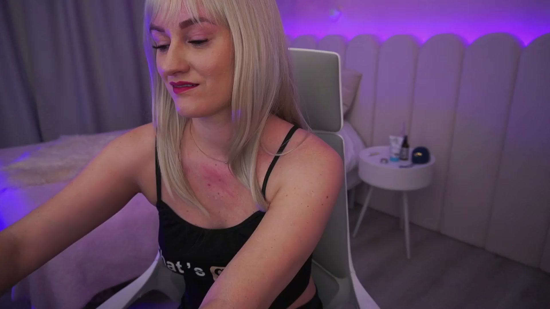 Gallery image thumbnail from Ice_Kitty_'s myfreecams stream on, 04/10/2024, 04:10 image 13 of 20