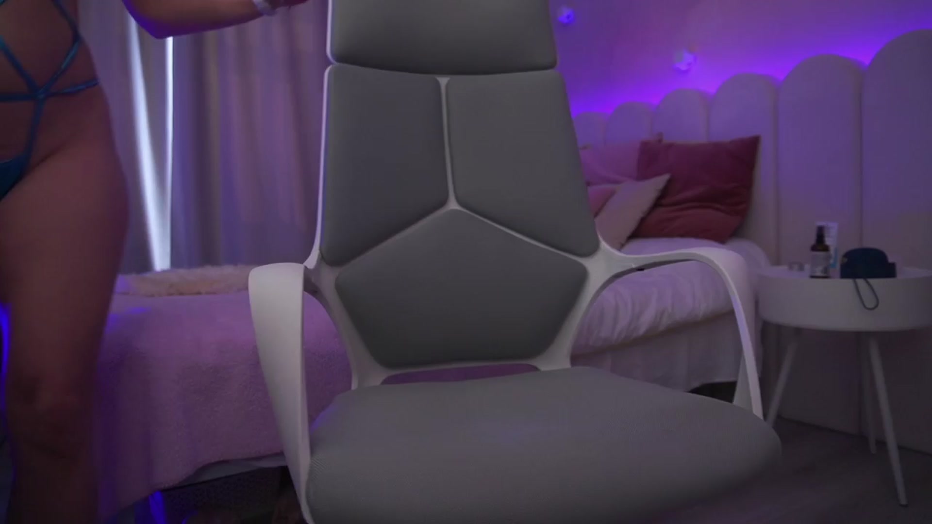 Gallery image thumbnail from Ice_Kitty_'s myfreecams stream on, 04/12/2024, 05:13 image 15 of 20