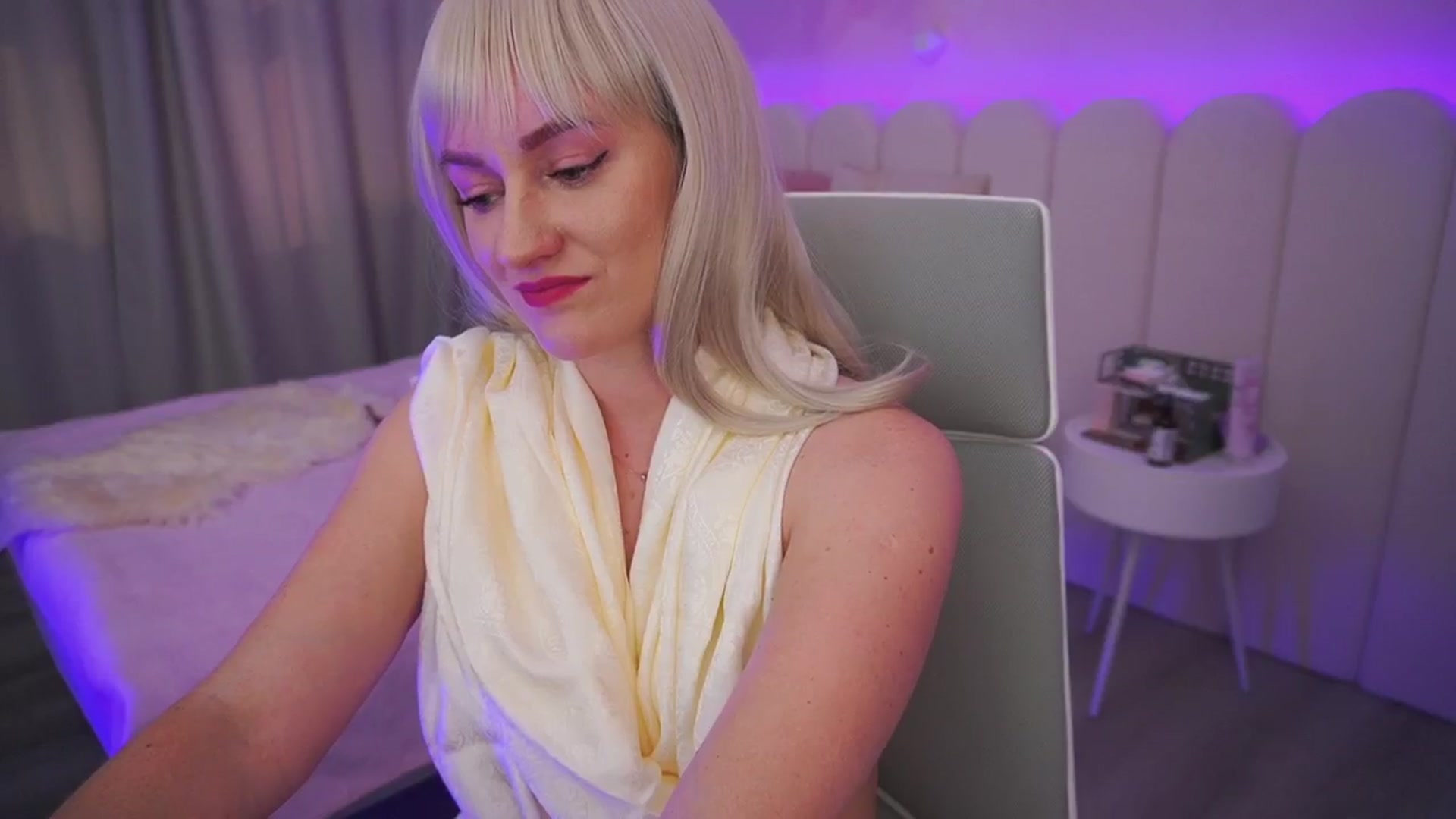 Gallery image thumbnail from Ice_Kitty_'s myfreecams stream on, 05/14/2024, 04:36 image 16 of 20