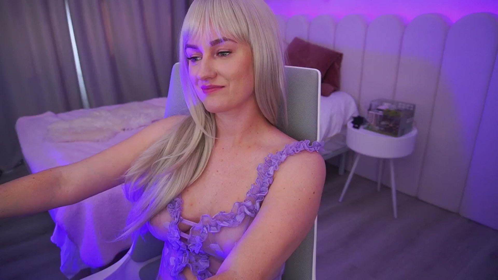 Gallery image thumbnail from Ice_Kitty_'s myfreecams stream on, 05/31/2024, 04:47 image 11 of 20