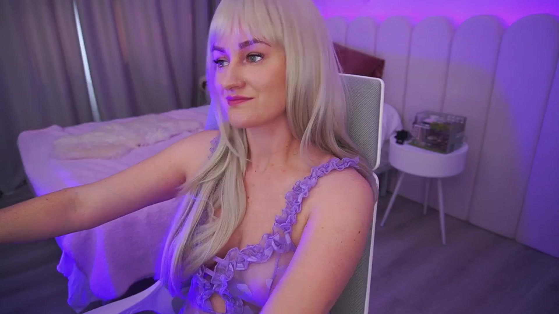Gallery image thumbnail from Ice_Kitty_'s myfreecams stream on, 05/31/2024, 04:47 image 5 of 20