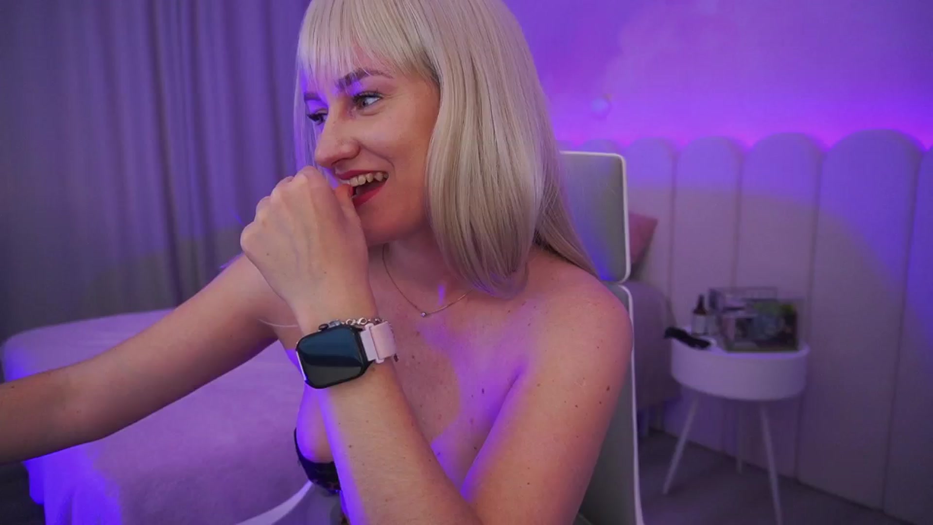 Gallery image thumbnail from Ice_Kitty_'s myfreecams stream on, 06/09/2024, 06:06 image 17 of 20