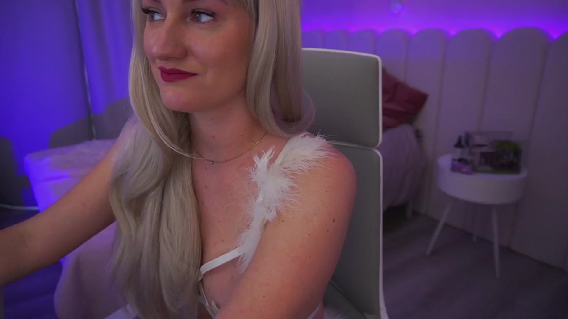 Gallery image thumbnail from Ice_Kitty_'s myfreecams stream on, 06/11/2024, 04:30 image 12 of 20