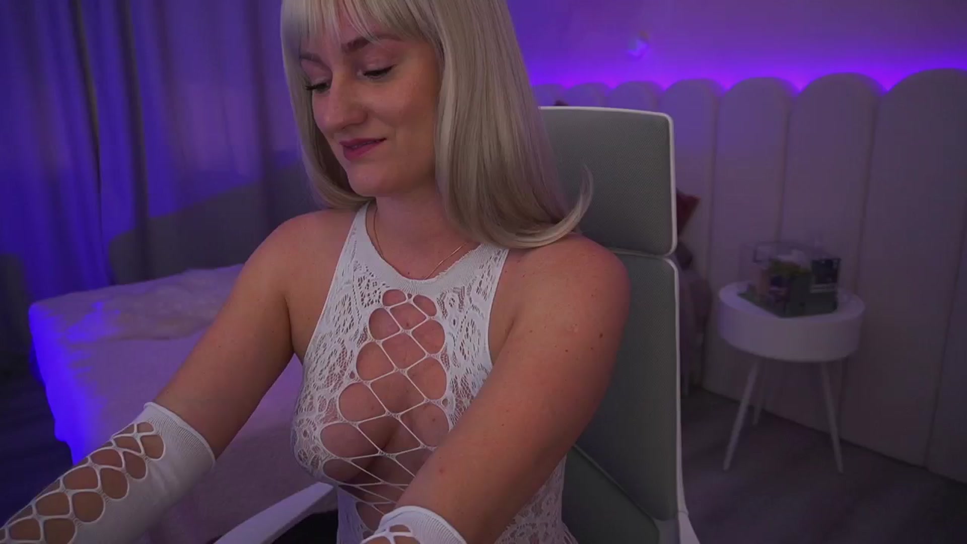 Gallery image thumbnail from Ice_Kitty_'s myfreecams stream on, 06/25/2024, 05:31 image 2 of 20