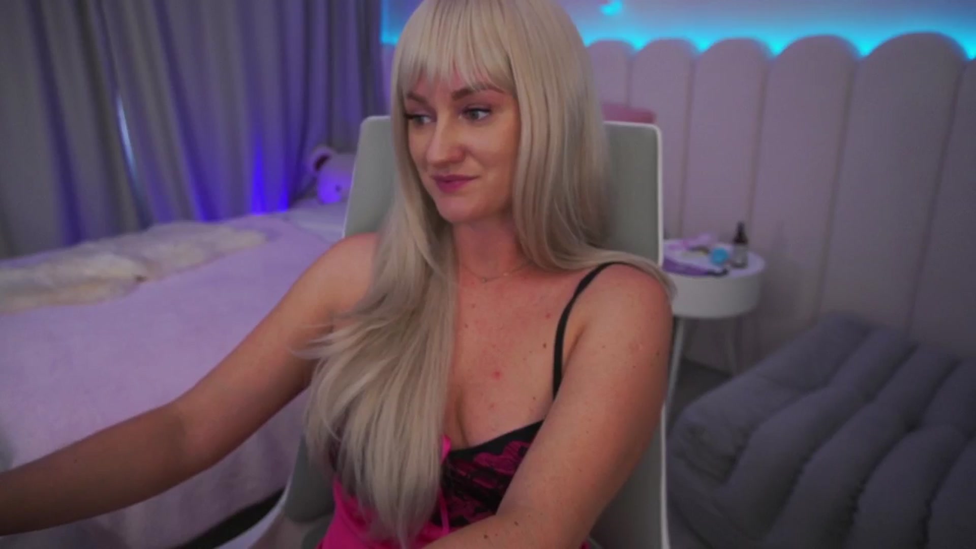Gallery image thumbnail from Ice_Kitty_'s myfreecams stream on, 07/17/2024, 05:23 image 5 of 20