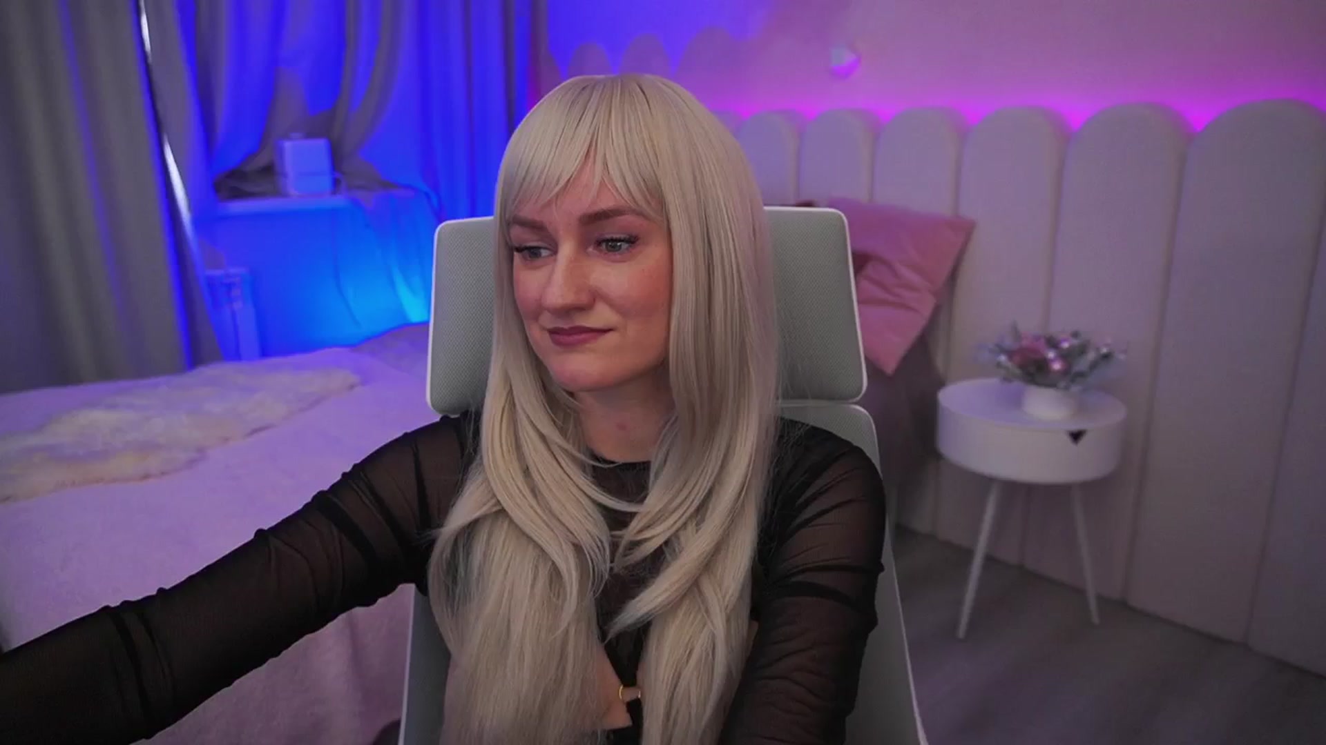 Gallery image thumbnail from Ice_Kitty_'s myfreecams stream on, 12/18/2024, 05:38 image 13 of 20