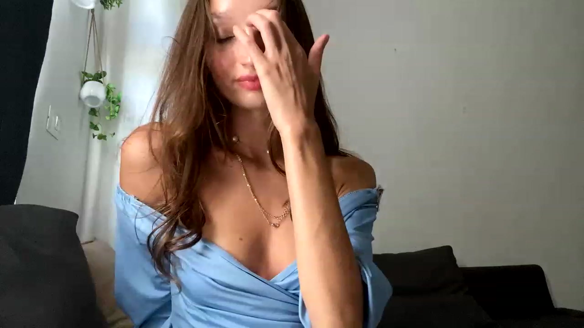 Gallery image thumbnail from Ice_Petal's myfreecams stream on, 11/16/2022, 18:10 image 3 of 20