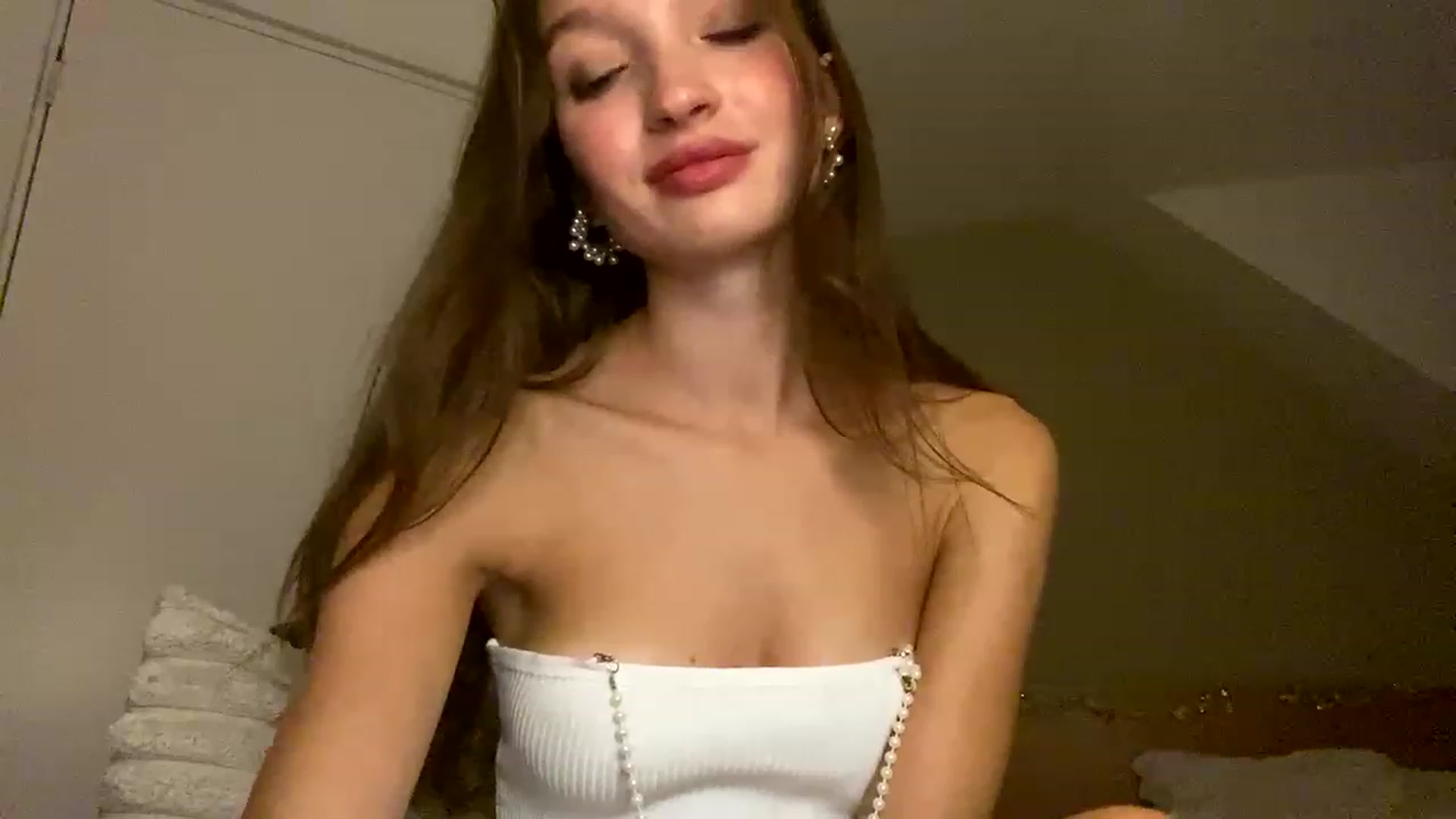 Gallery image thumbnail from Ice_Petal's myfreecams stream on, 12/29/2022, 24:24 image 4 of 20