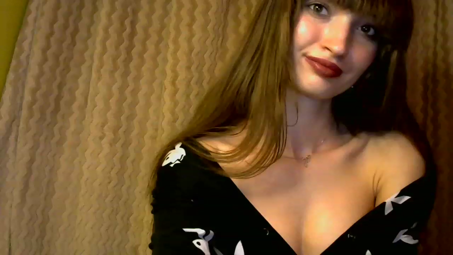 Gallery image thumbnail from Ice_Petal's myfreecams stream on, 04/12/2023, 19:01 image 4 of 20