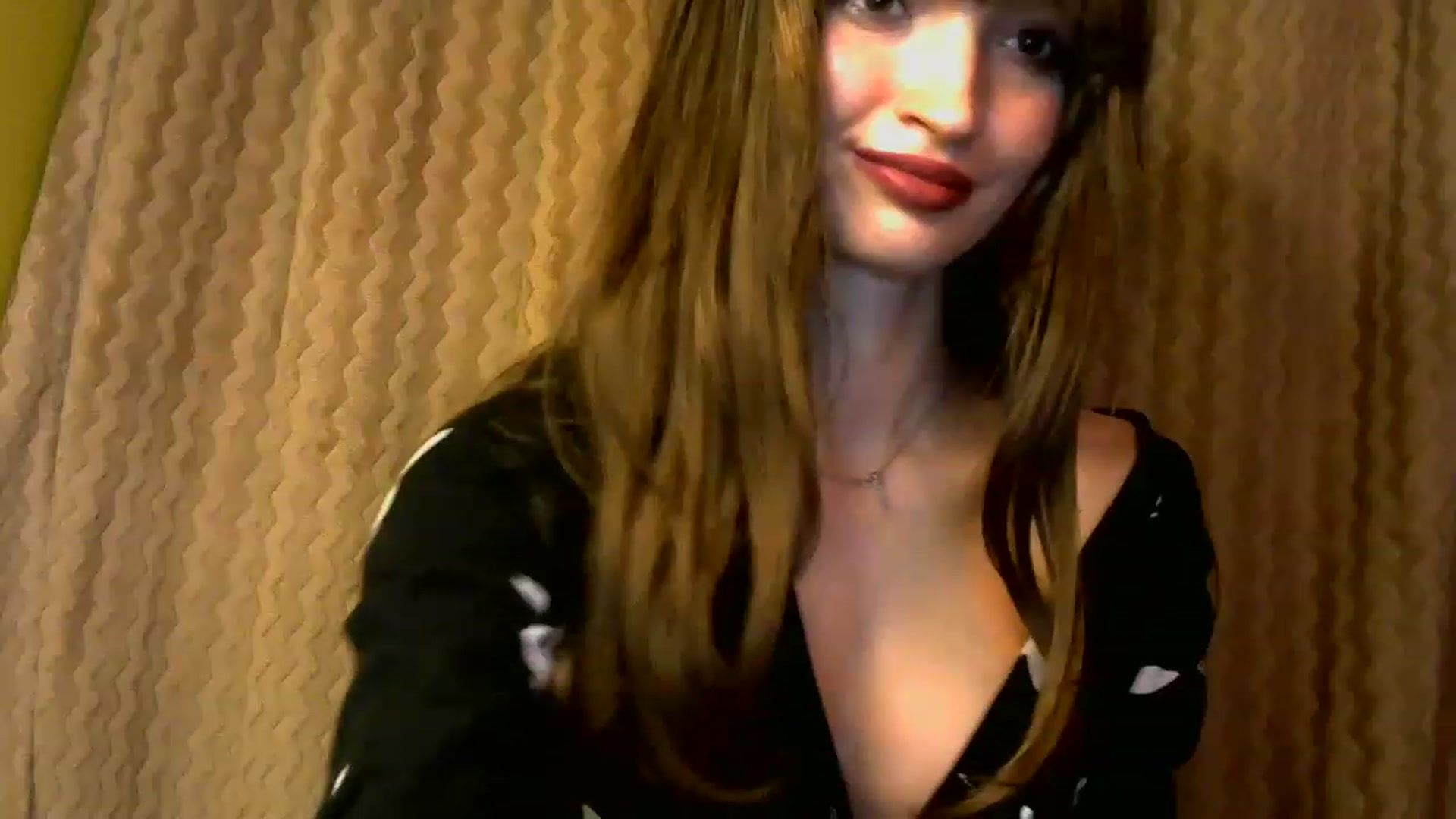 Gallery image thumbnail from Ice_Petal's myfreecams stream on, 04/12/2023, 19:01 image 3 of 20