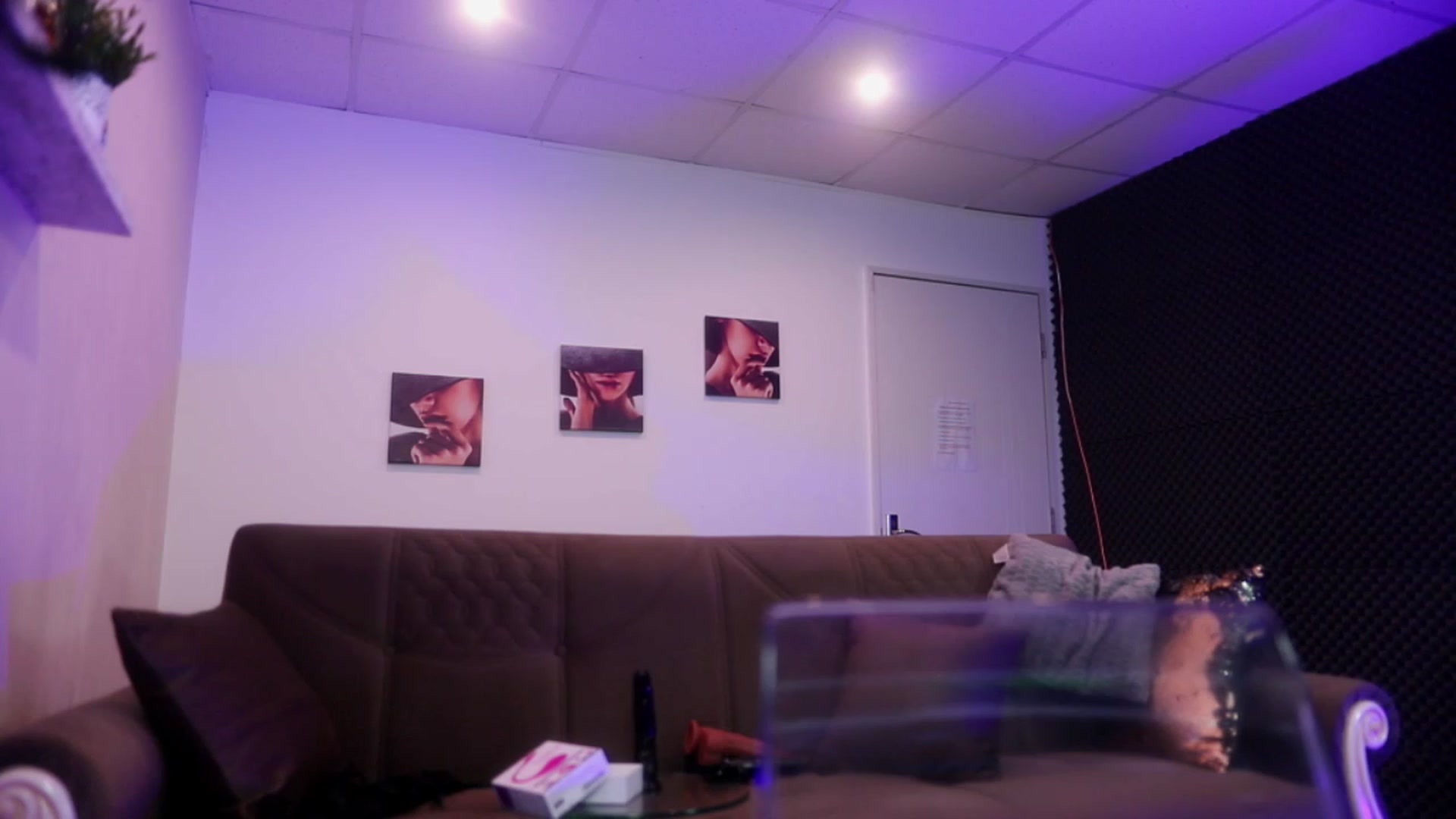Gallery image thumbnail from Iceeyes1's myfreecams stream on, 12/29/2022, 11:45 image 16 of 20